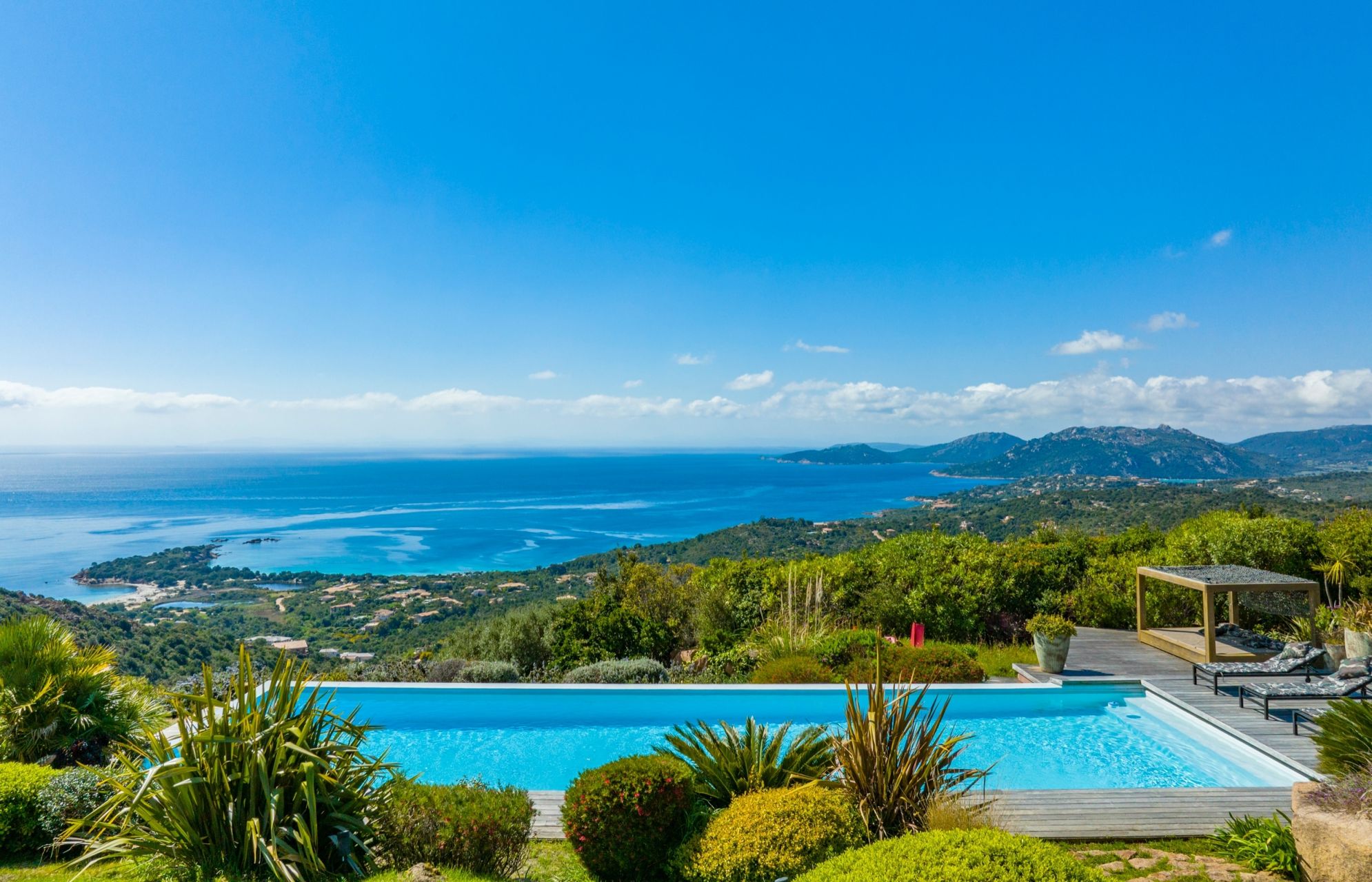 luxury villa 11 Rooms for seasonal rent on PORTO VECCHIO (20137)