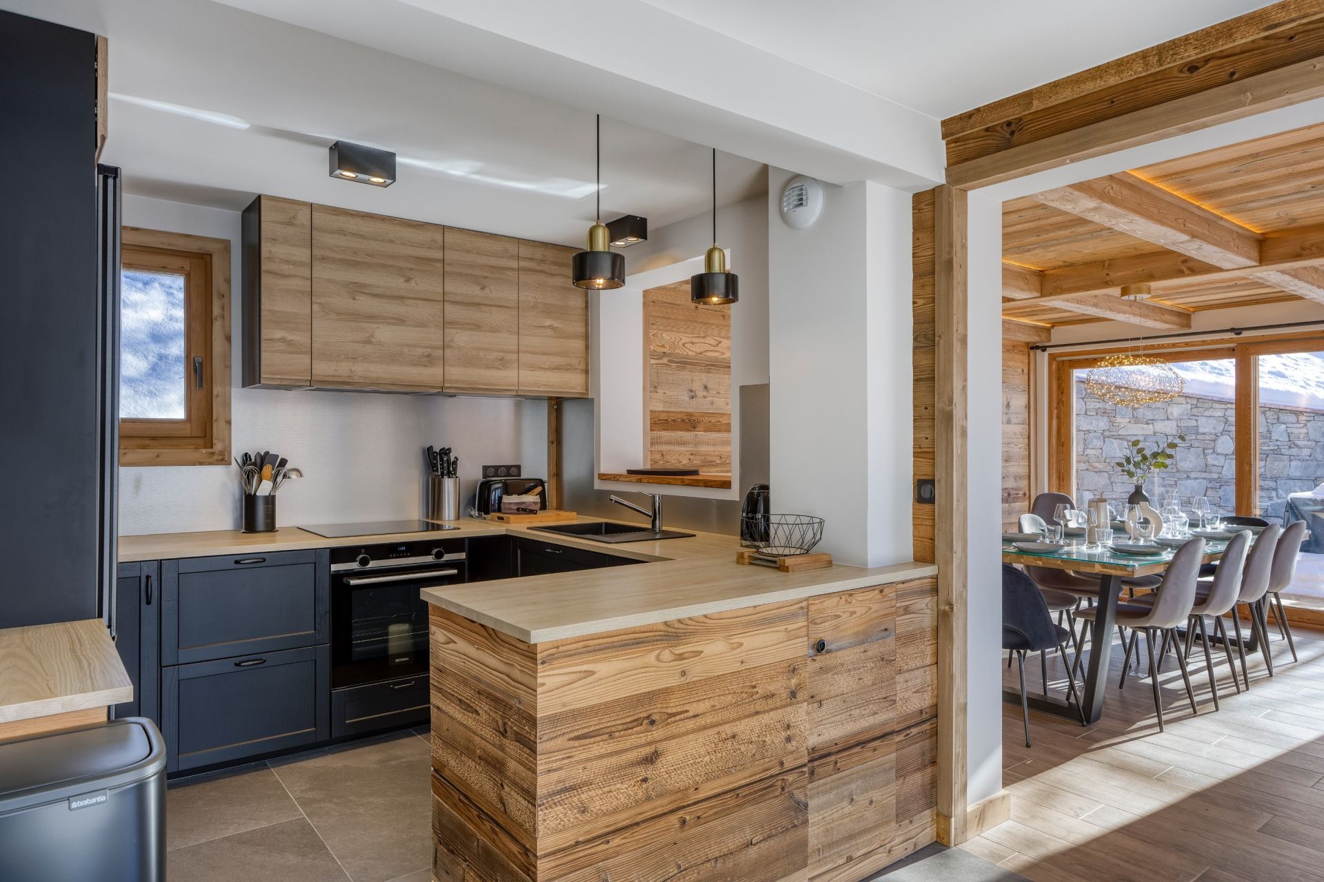 luxury chalet 9 Rooms for seasonal rent on MERIBEL LES ALLUES (73550)