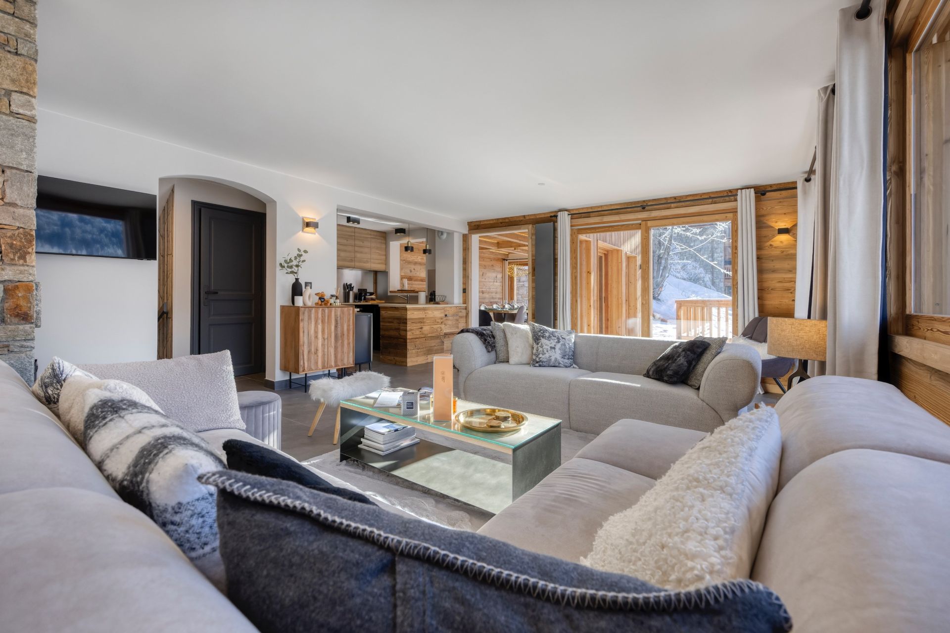 luxury chalet 9 Rooms for seasonal rent on MERIBEL LES ALLUES (73550)
