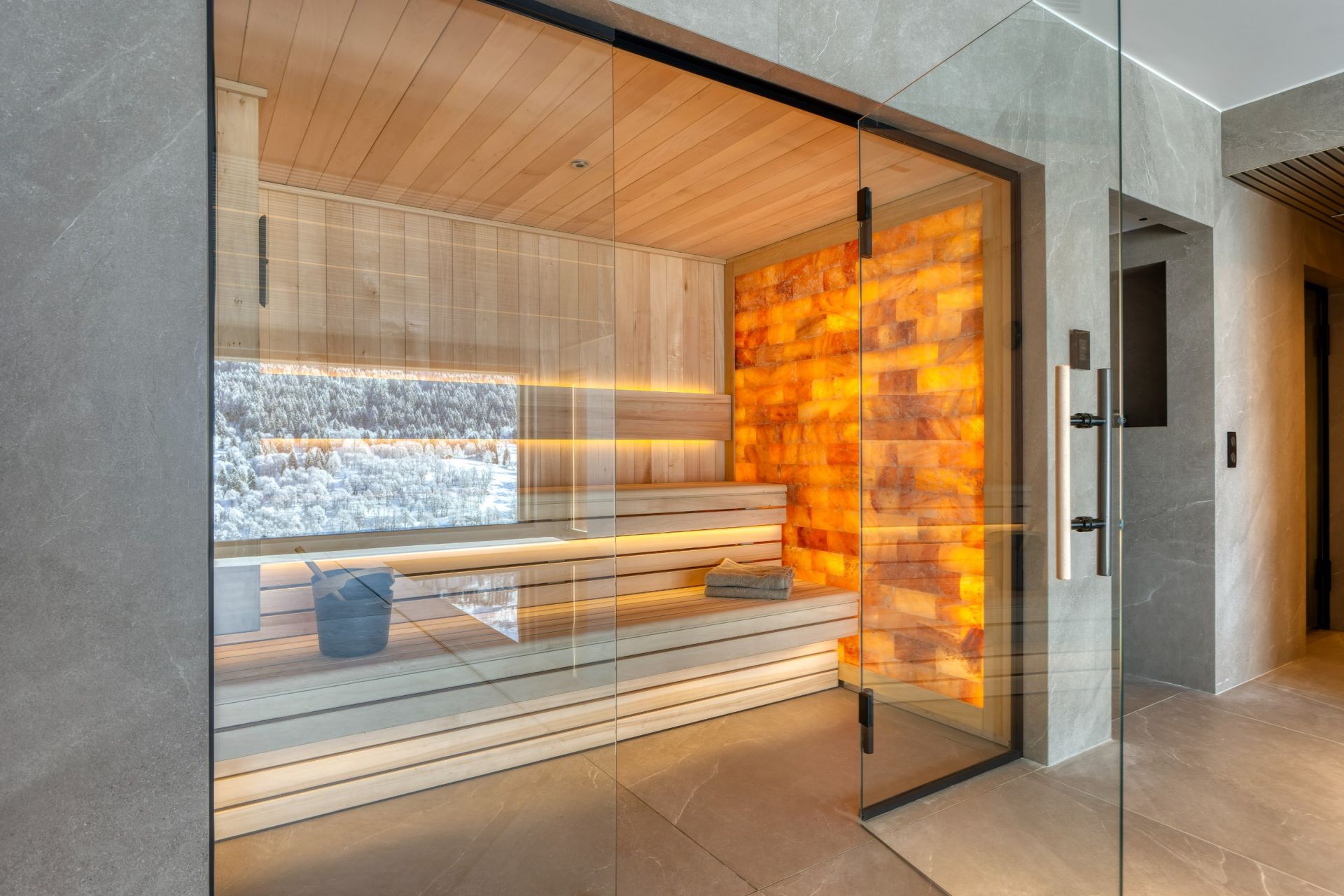 luxury chalet 9 Rooms for seasonal rent on MERIBEL LES ALLUES (73550)