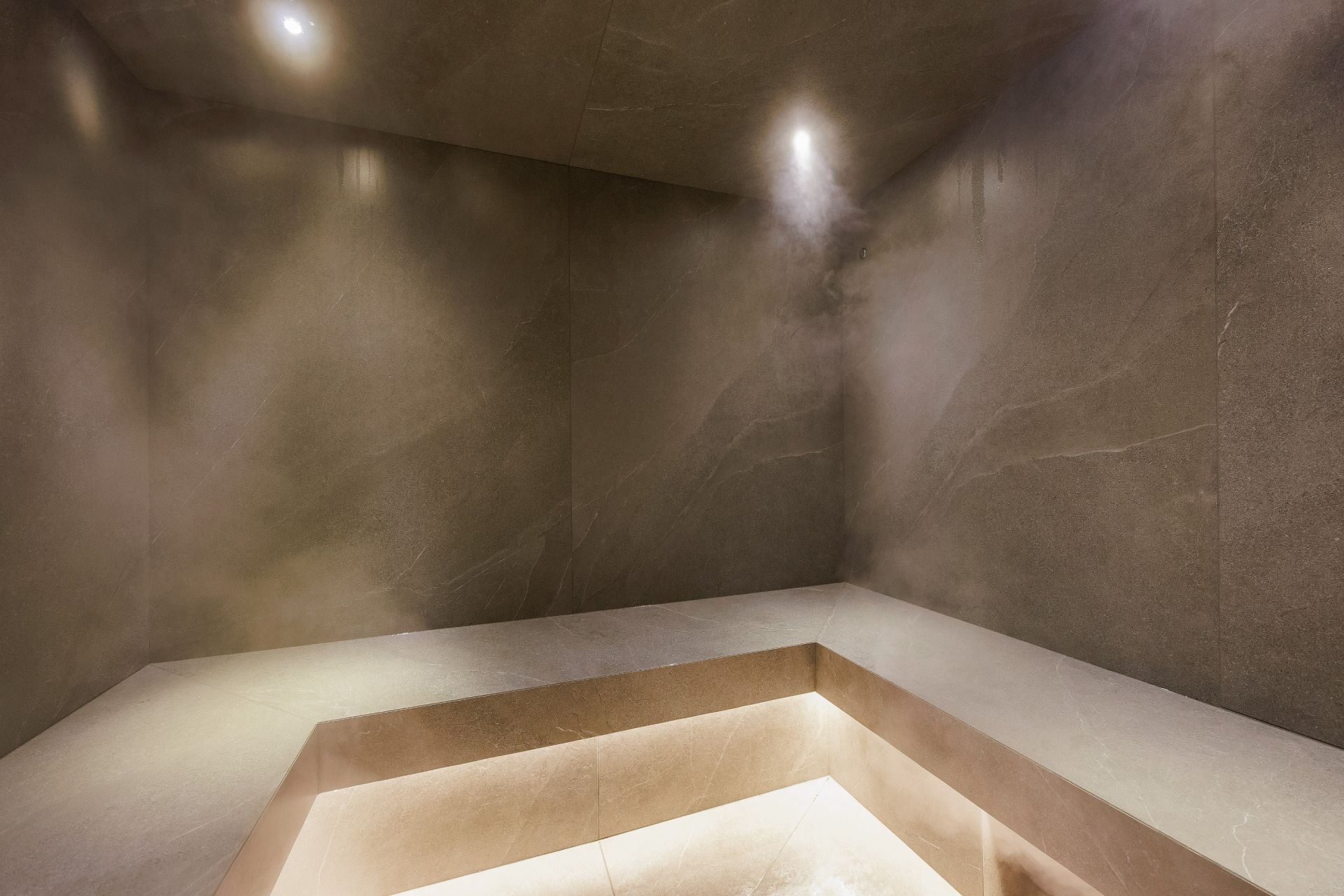 luxury chalet 9 Rooms for seasonal rent on MERIBEL LES ALLUES (73550)