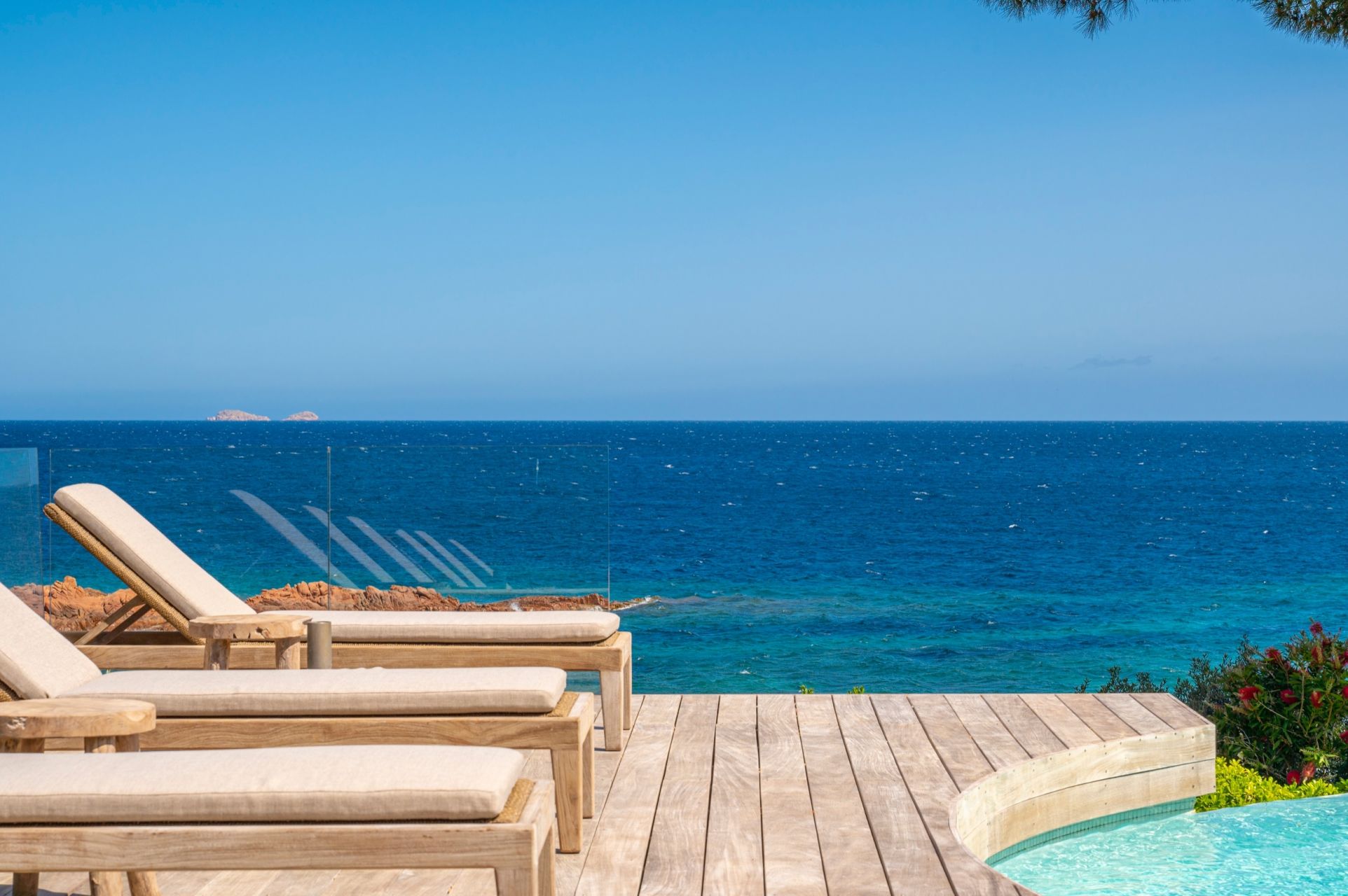 luxury villa 7 Rooms for seasonal rent on PORTO VECCHIO (20137)