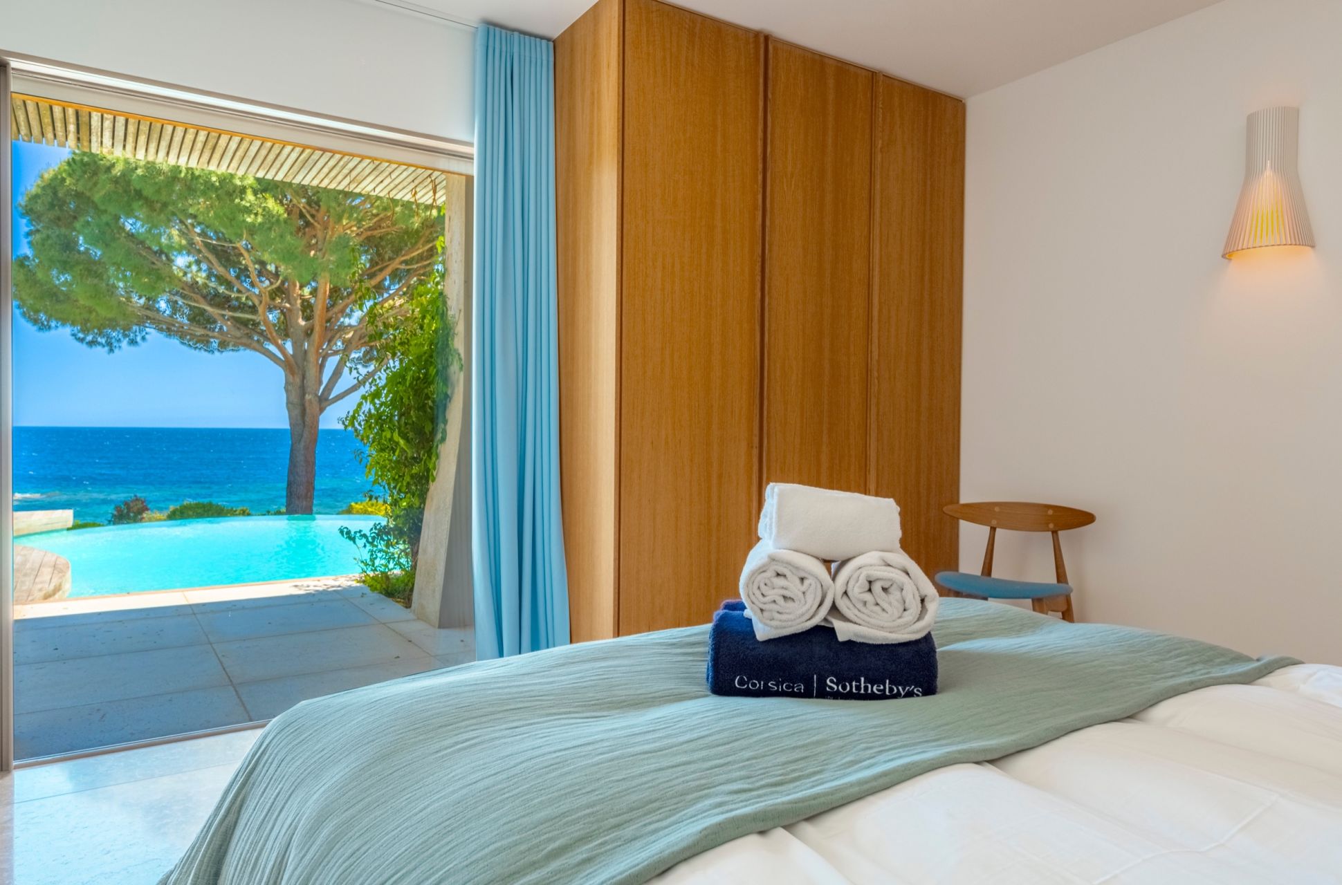 villa de luxe 7 Pièces en location saisonnière sur PORTO VECCHIO (20137)