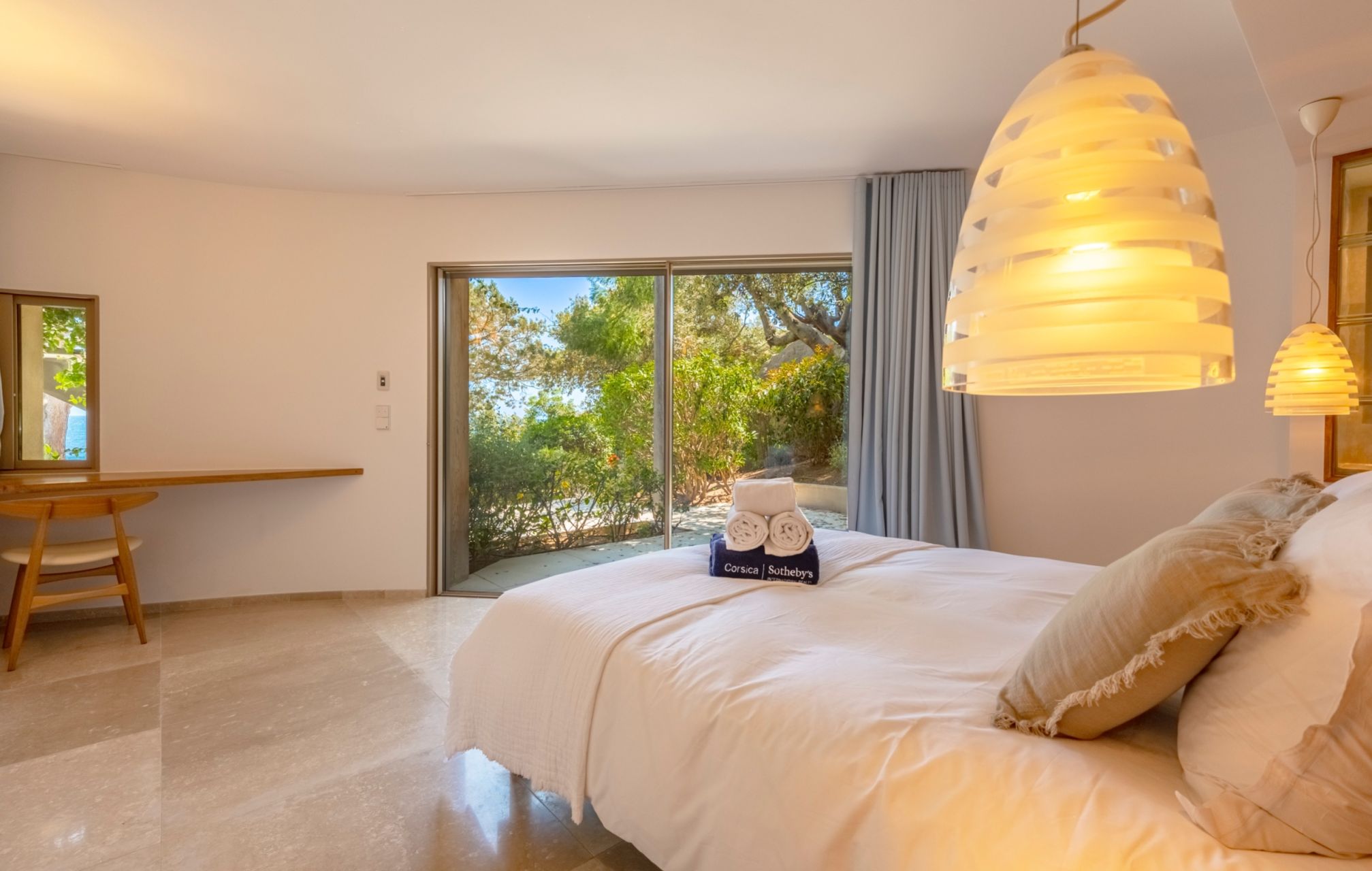 luxury villa 7 Rooms for seasonal rent on PORTO VECCHIO (20137)