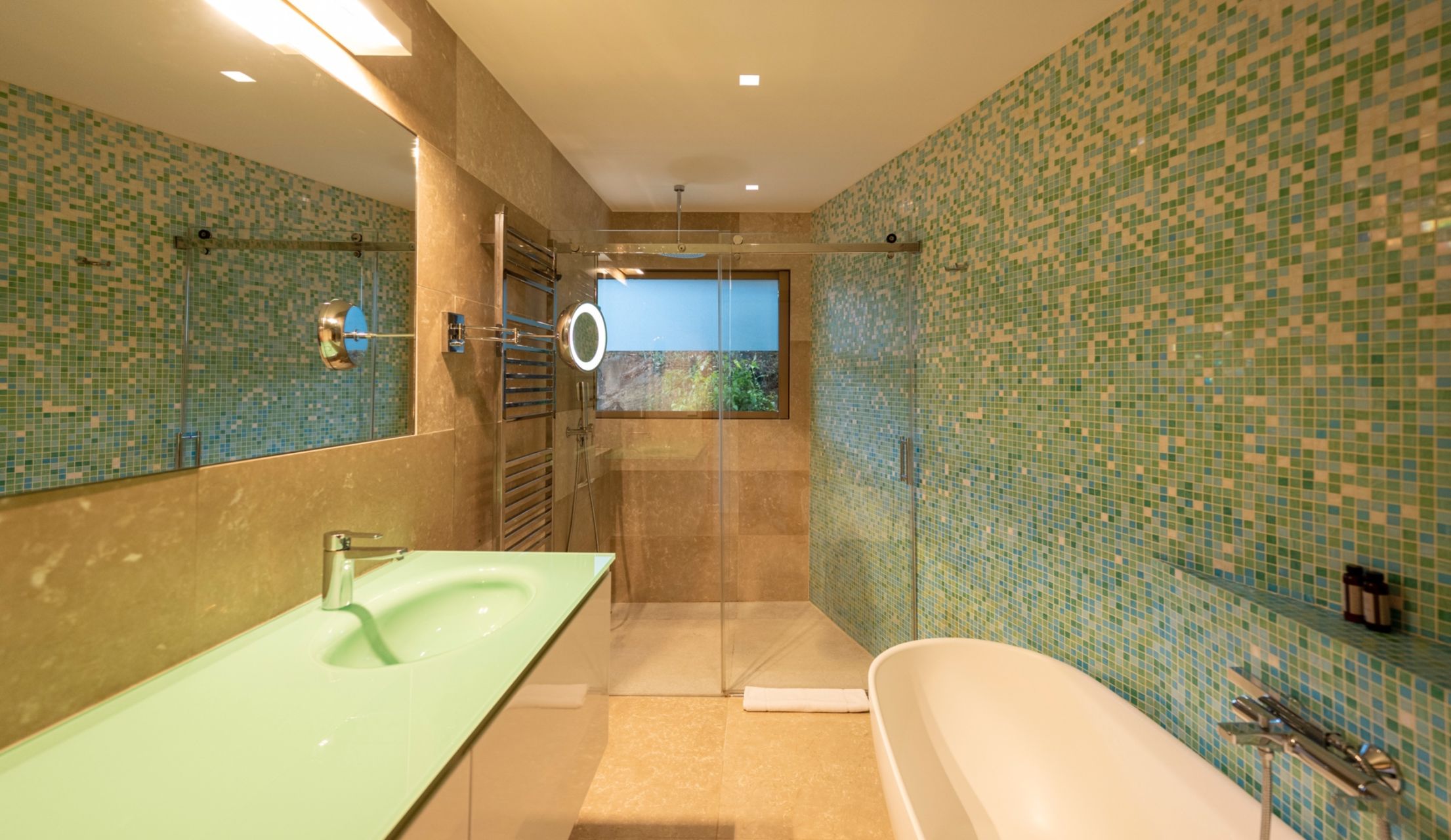 luxury villa 7 Rooms for seasonal rent on PORTO VECCHIO (20137)