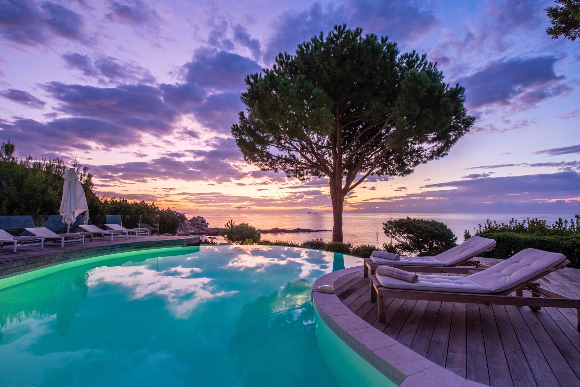 luxury villa 7 Rooms for seasonal rent on PORTO VECCHIO (20137)