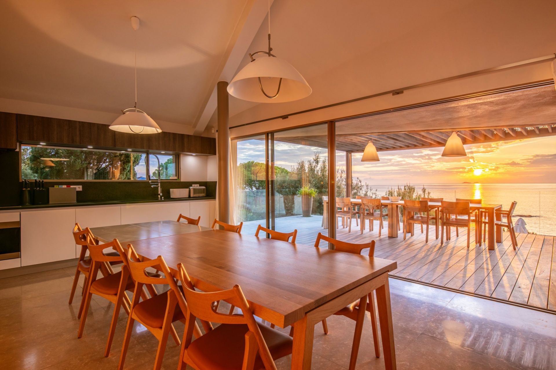 luxury villa 7 Rooms for seasonal rent on PORTO VECCHIO (20137)