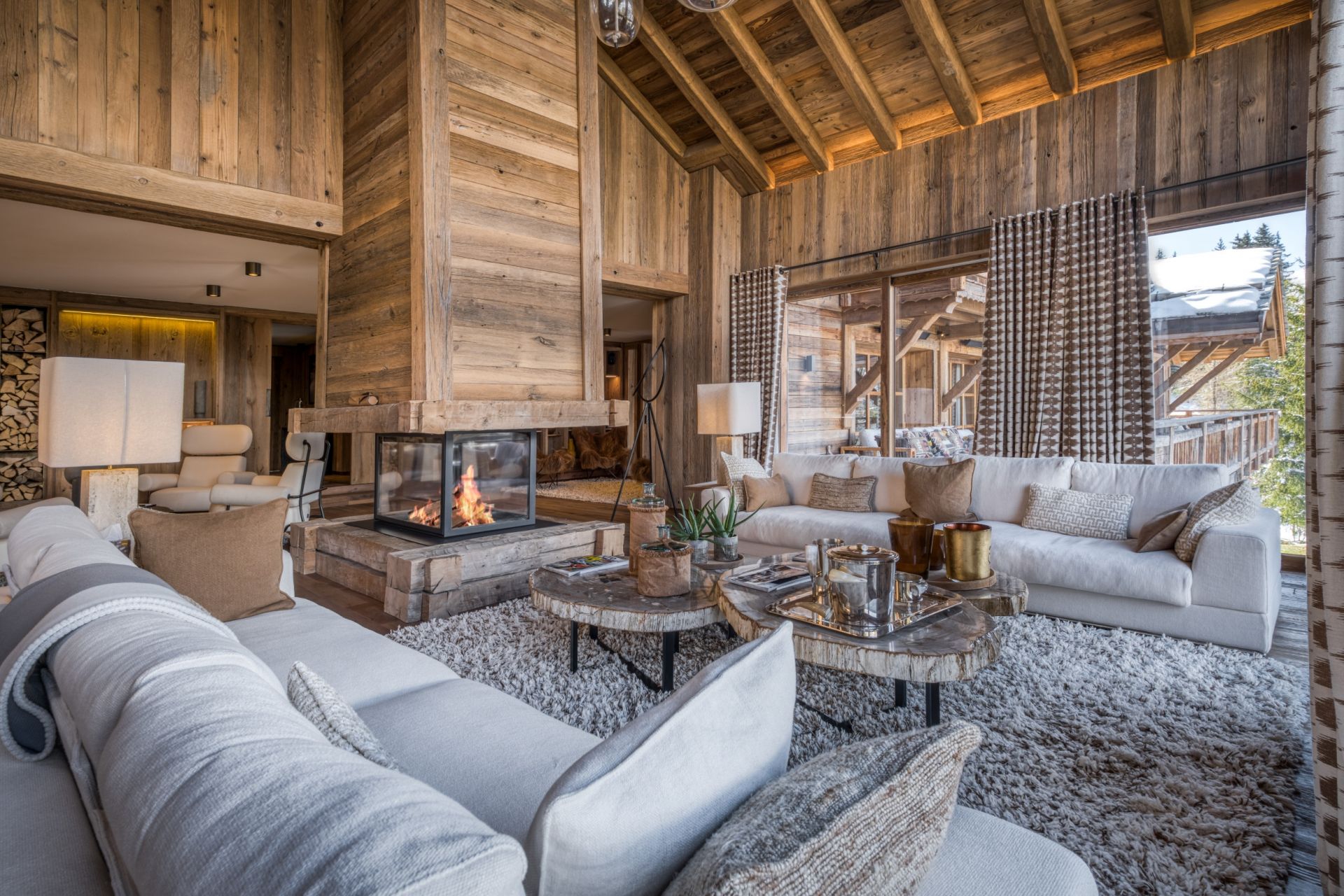chalet de luxe 11 Pièces en location saisonnière sur MERIBEL LES ALLUES (73550)