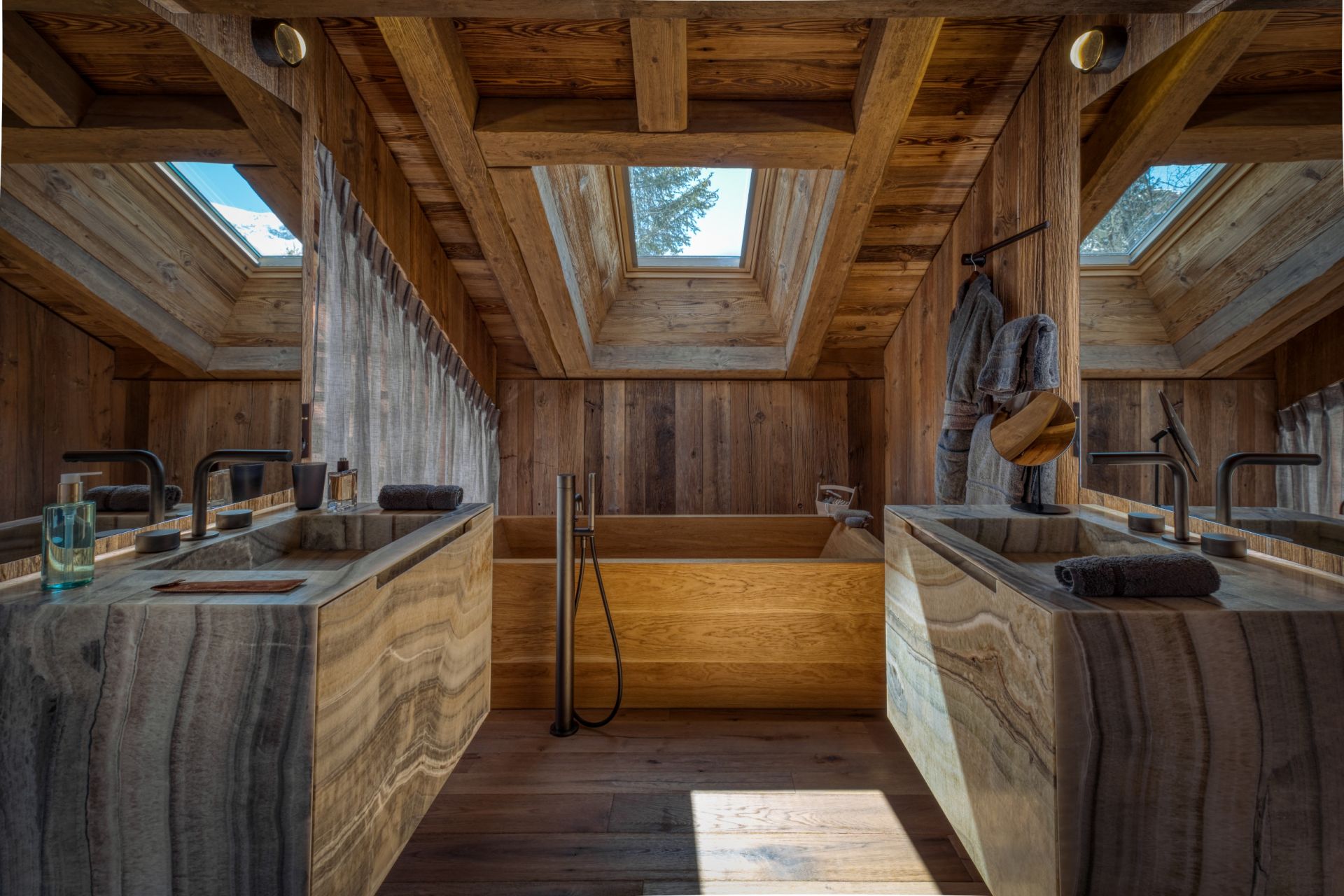 chalet de luxe 11 Pièces en location saisonnière sur MERIBEL LES ALLUES (73550)