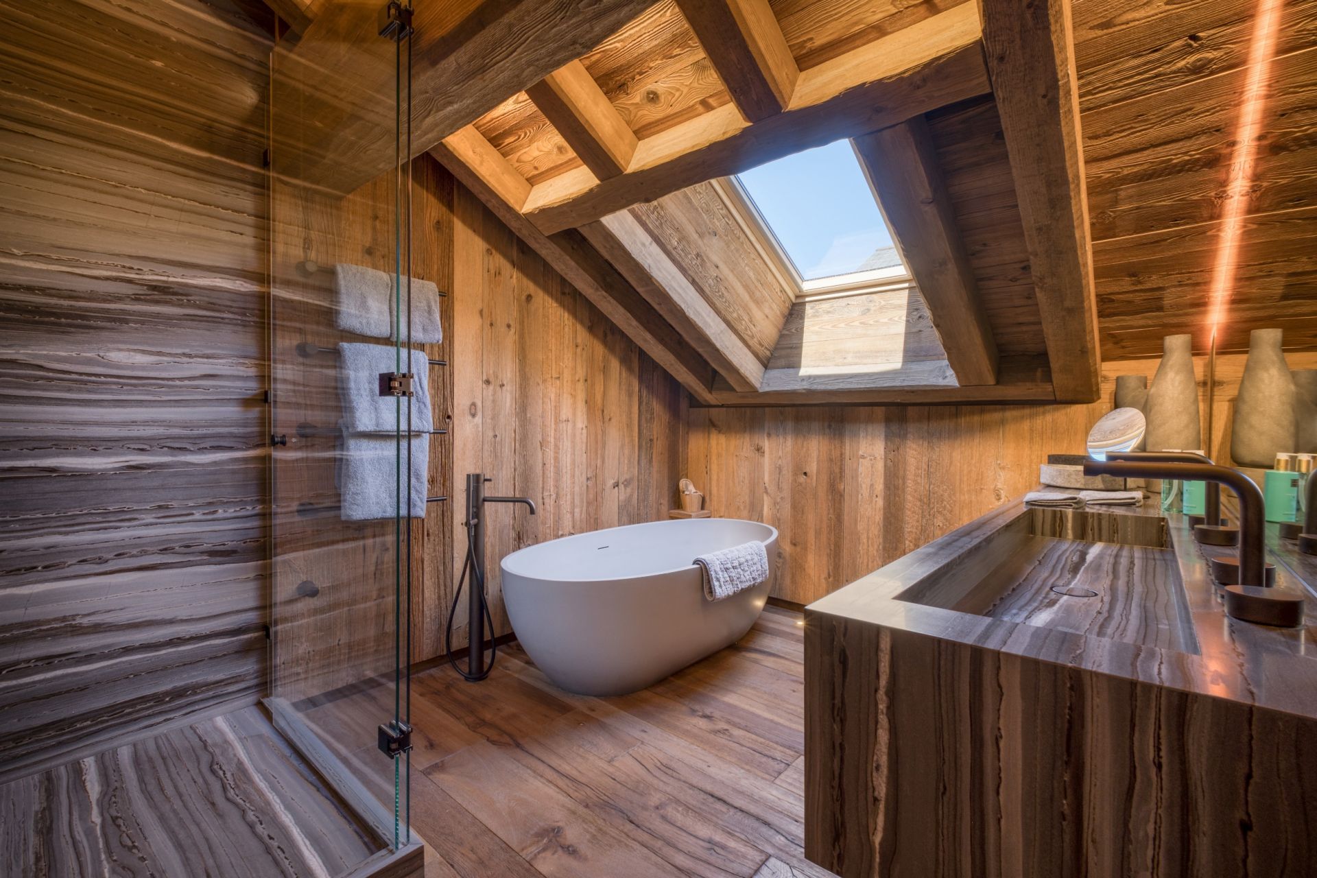 chalet de luxe 11 Pièces en location saisonnière sur MERIBEL LES ALLUES (73550)