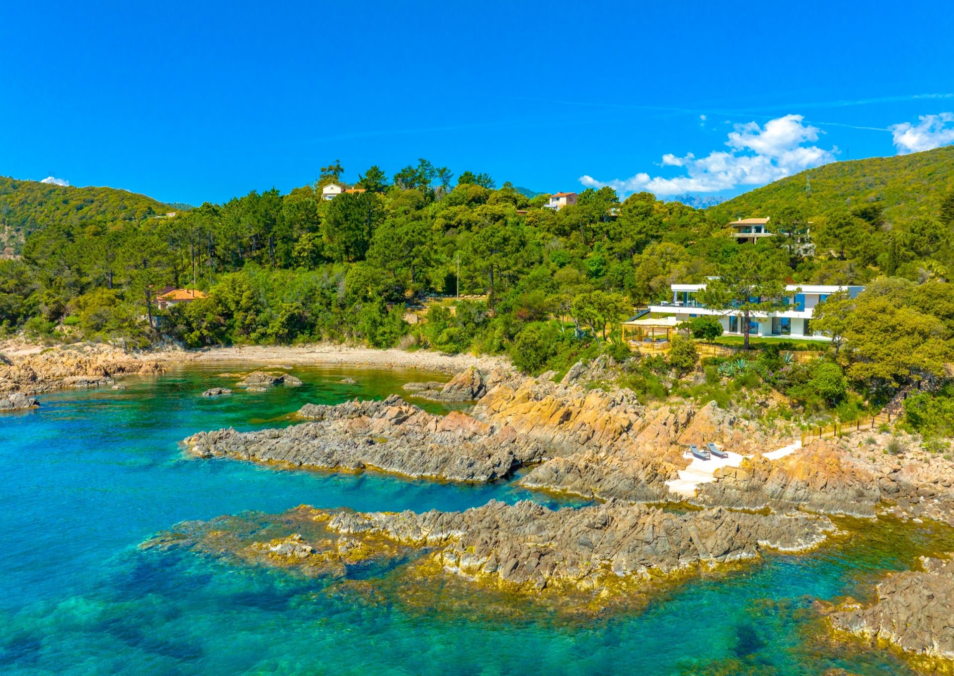 villa de luxe 7 Pièces en location saisonnière sur SARI SOLENZARA (20145)