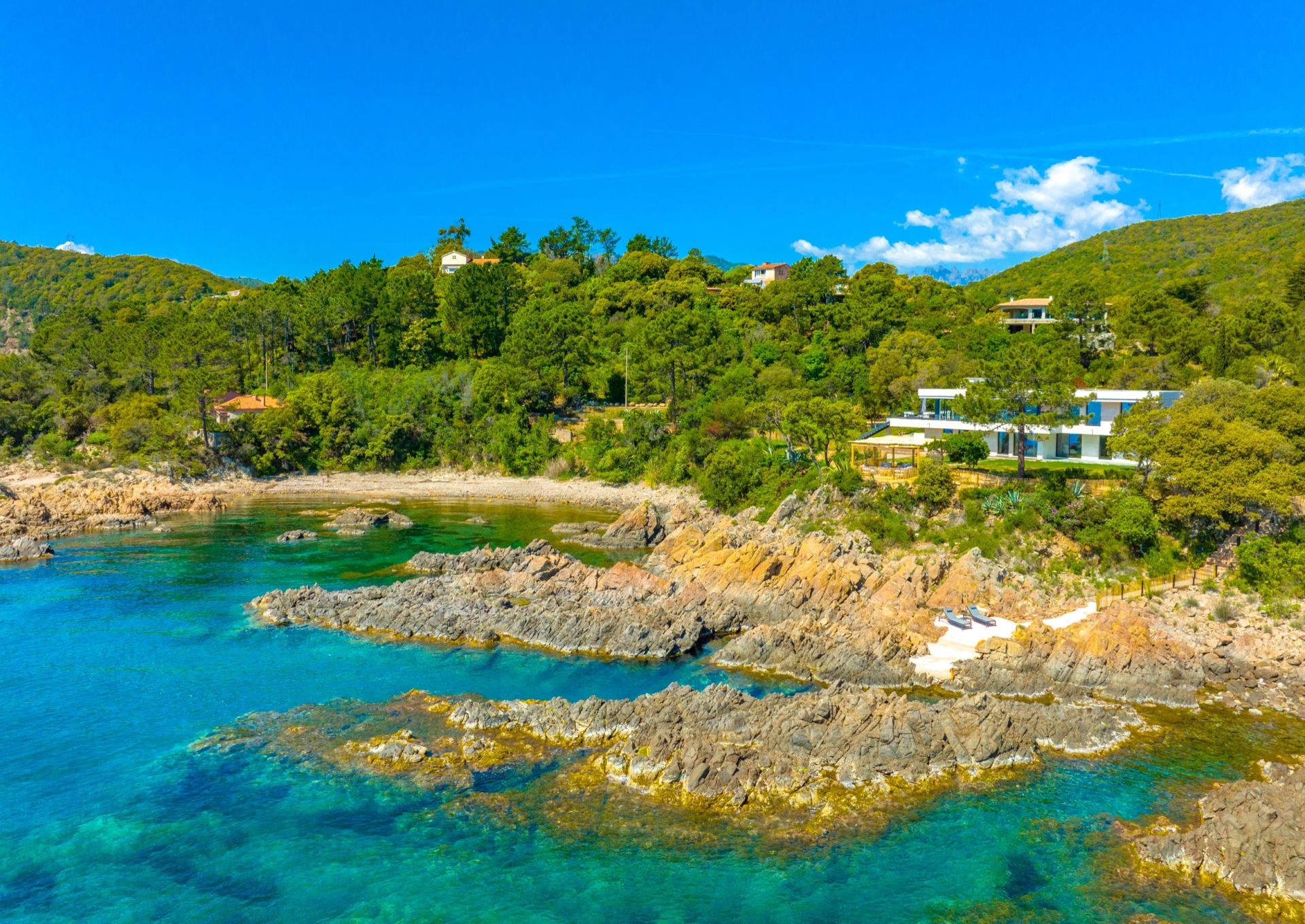 villa de luxe 7 Pièces en location saisonnière sur SARI SOLENZARA (20145)