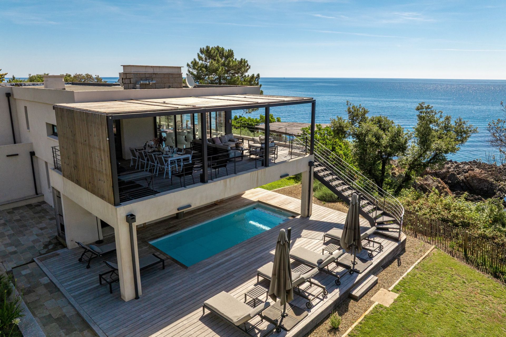 villa de luxe 7 Pièces en location saisonnière sur SARI SOLENZARA (20145)