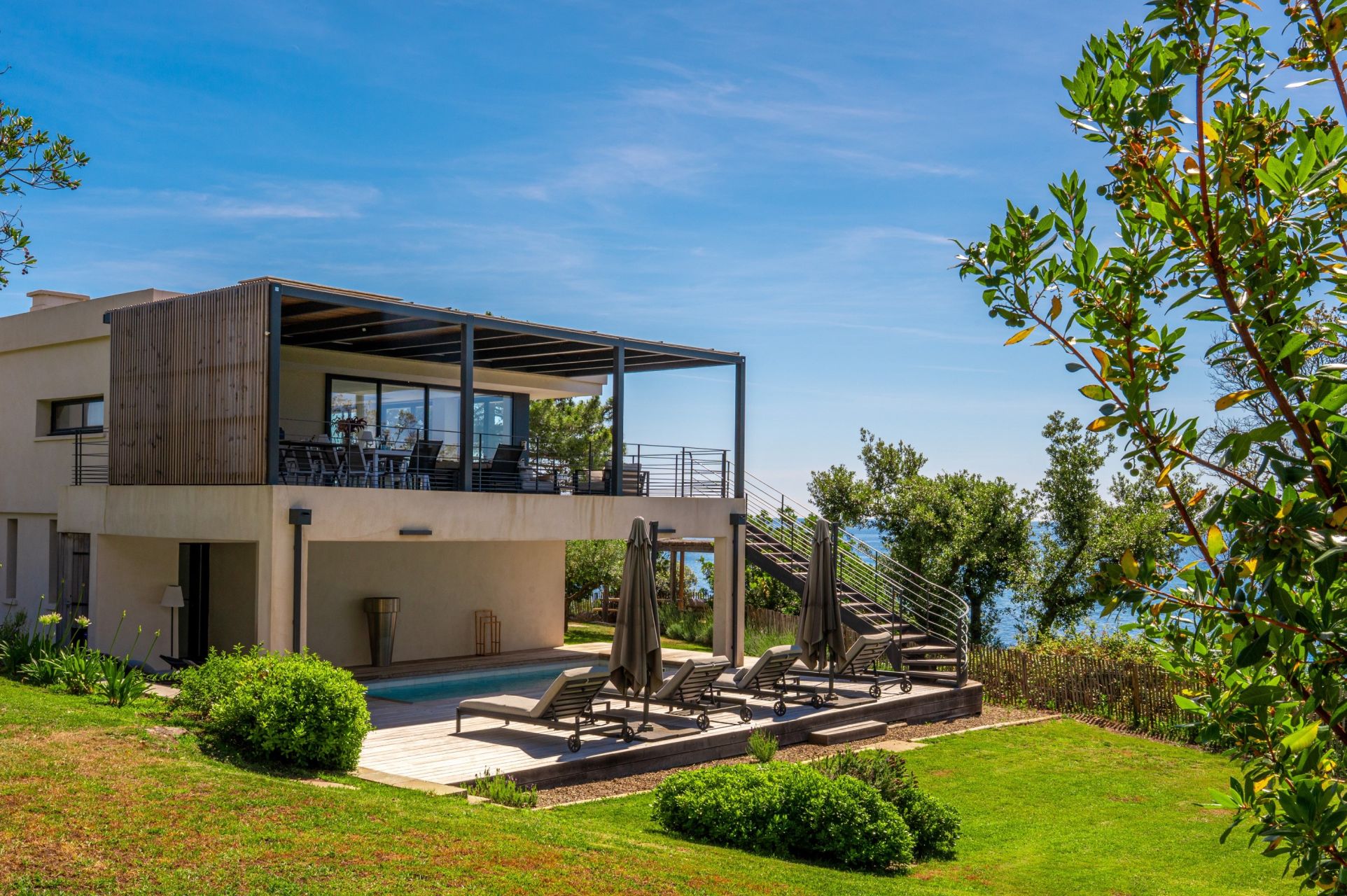 villa de luxe 7 Pièces en location saisonnière sur SARI SOLENZARA (20145)