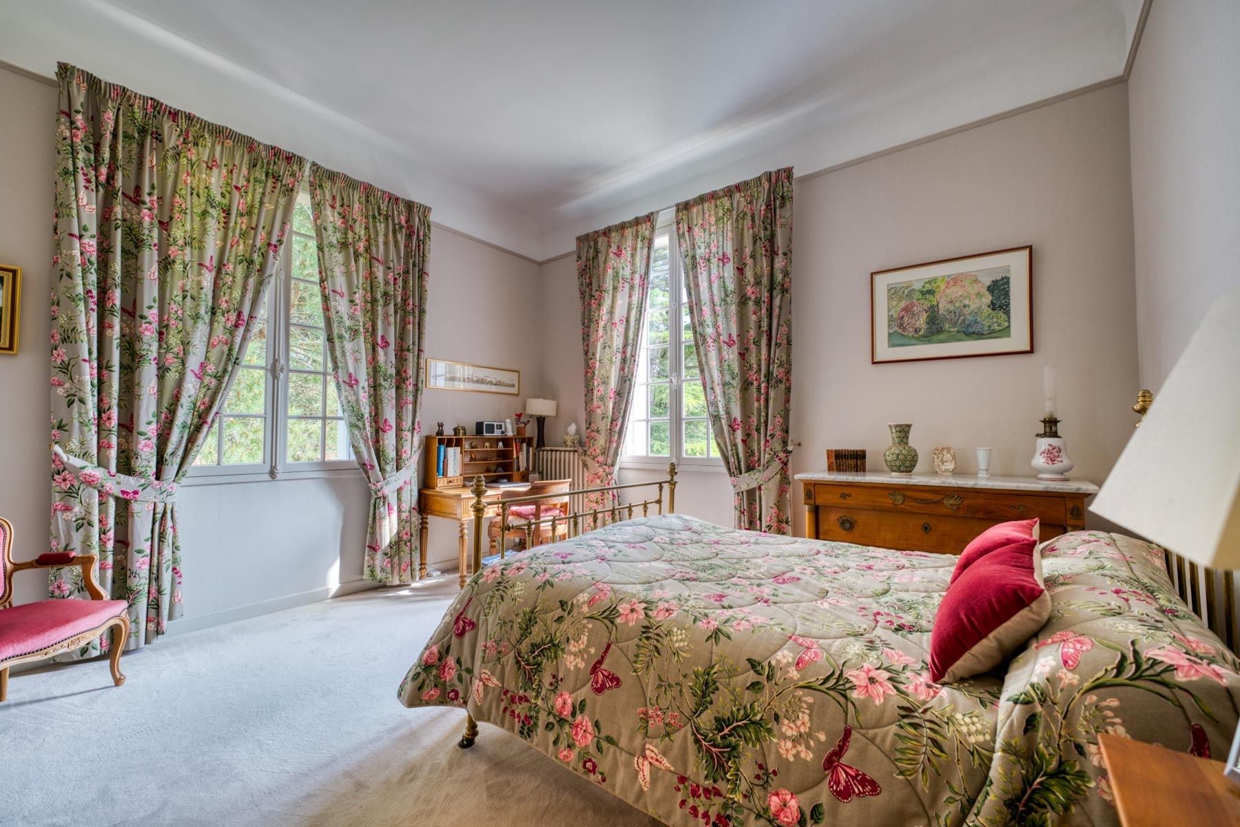 mansion 7 Rooms for sale on ROYAN (17200)