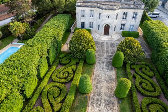 mansion 7 Rooms for sale on ROYAN (17200)