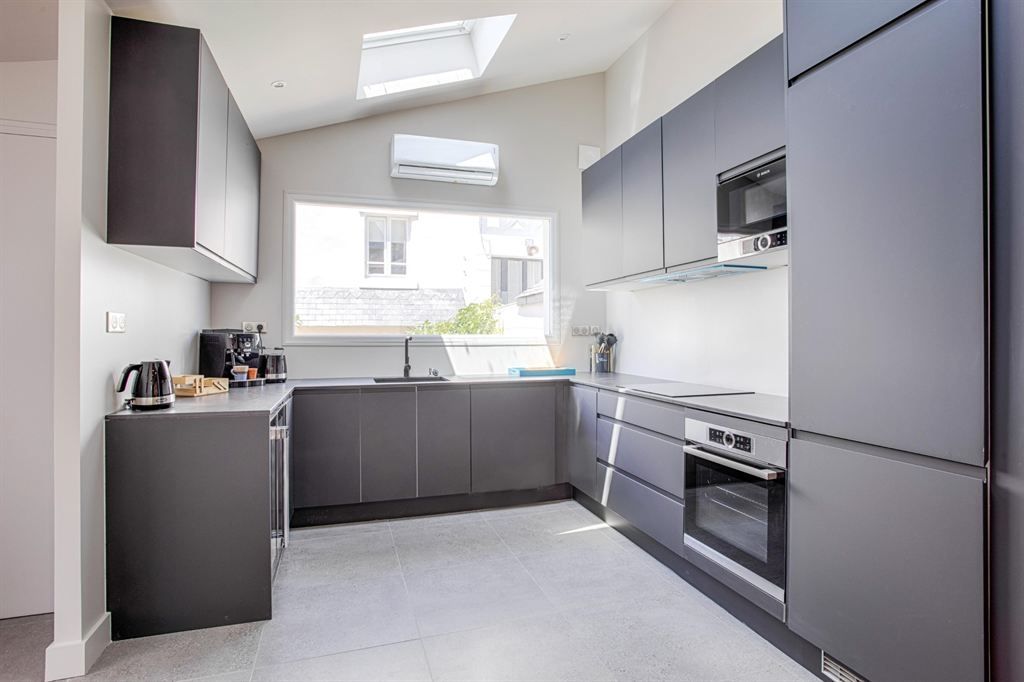luxury house 7 Rooms for seasonal rent on DEAUVILLE (14800)
