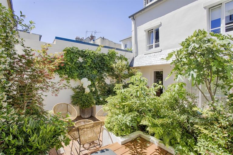 luxury house 7 Rooms for seasonal rent on DEAUVILLE (14800)