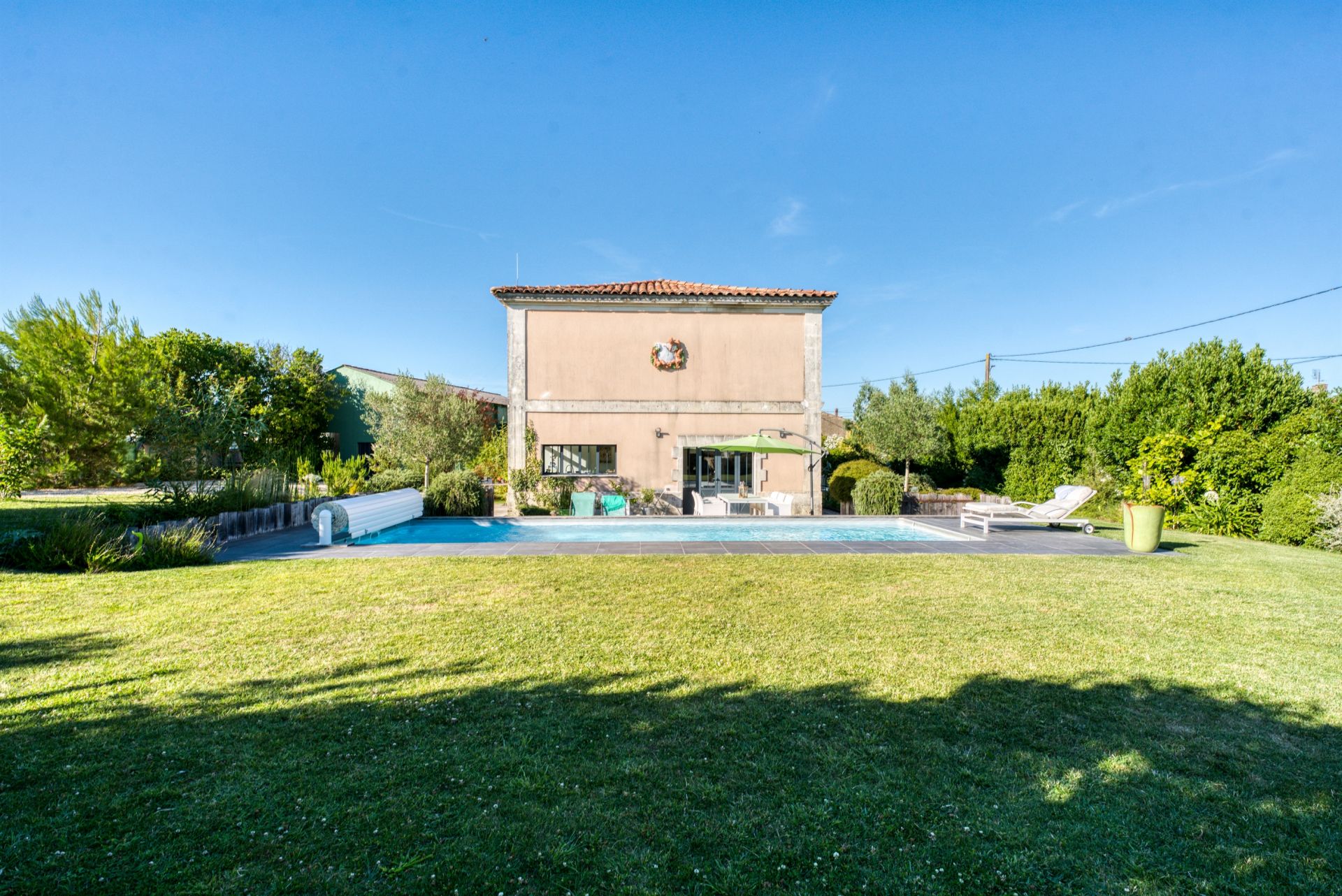 mansion 11 Rooms for sale on BRIE SOUS MORTAGNE (17120)