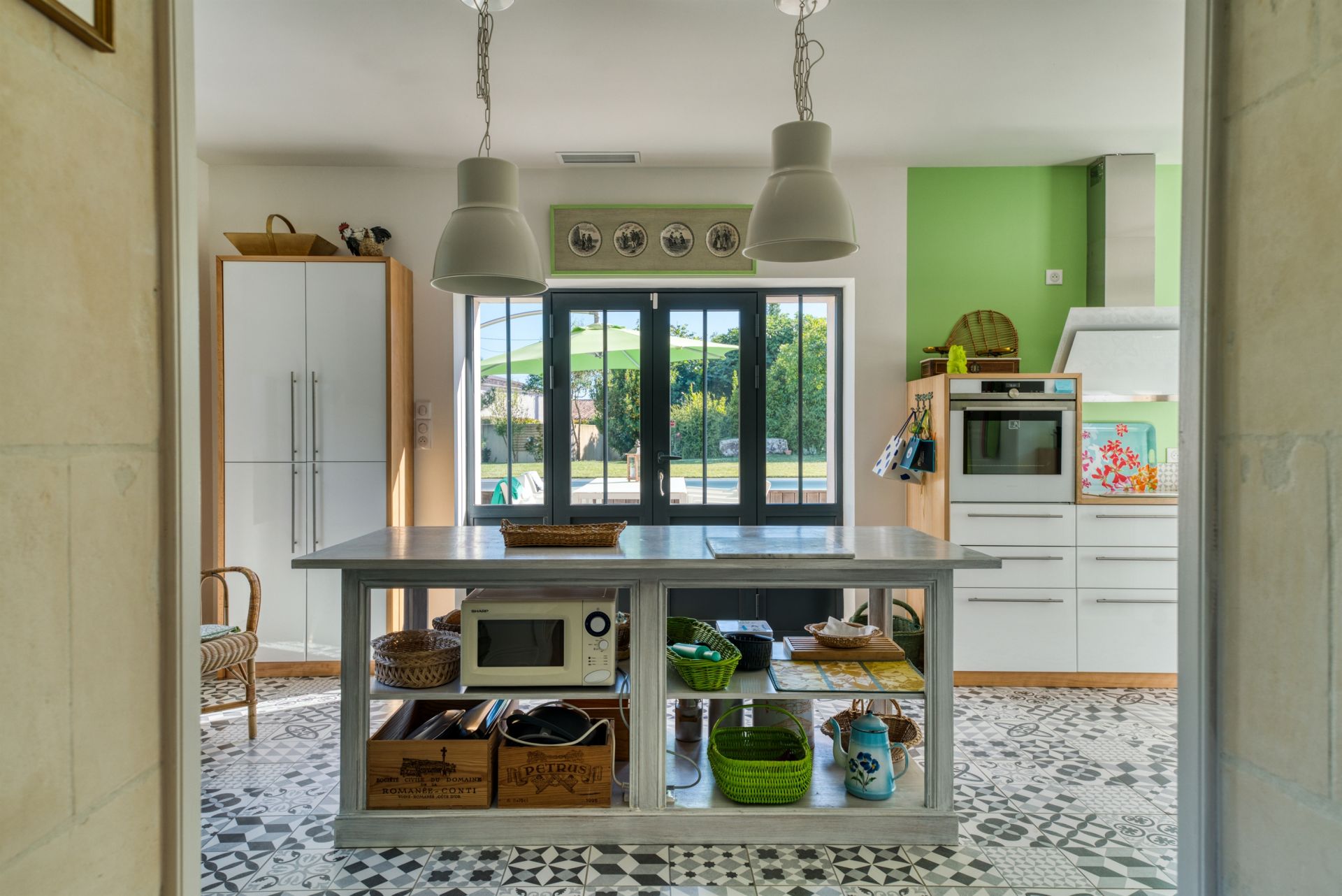 mansion 11 Rooms for sale on BRIE SOUS MORTAGNE (17120)