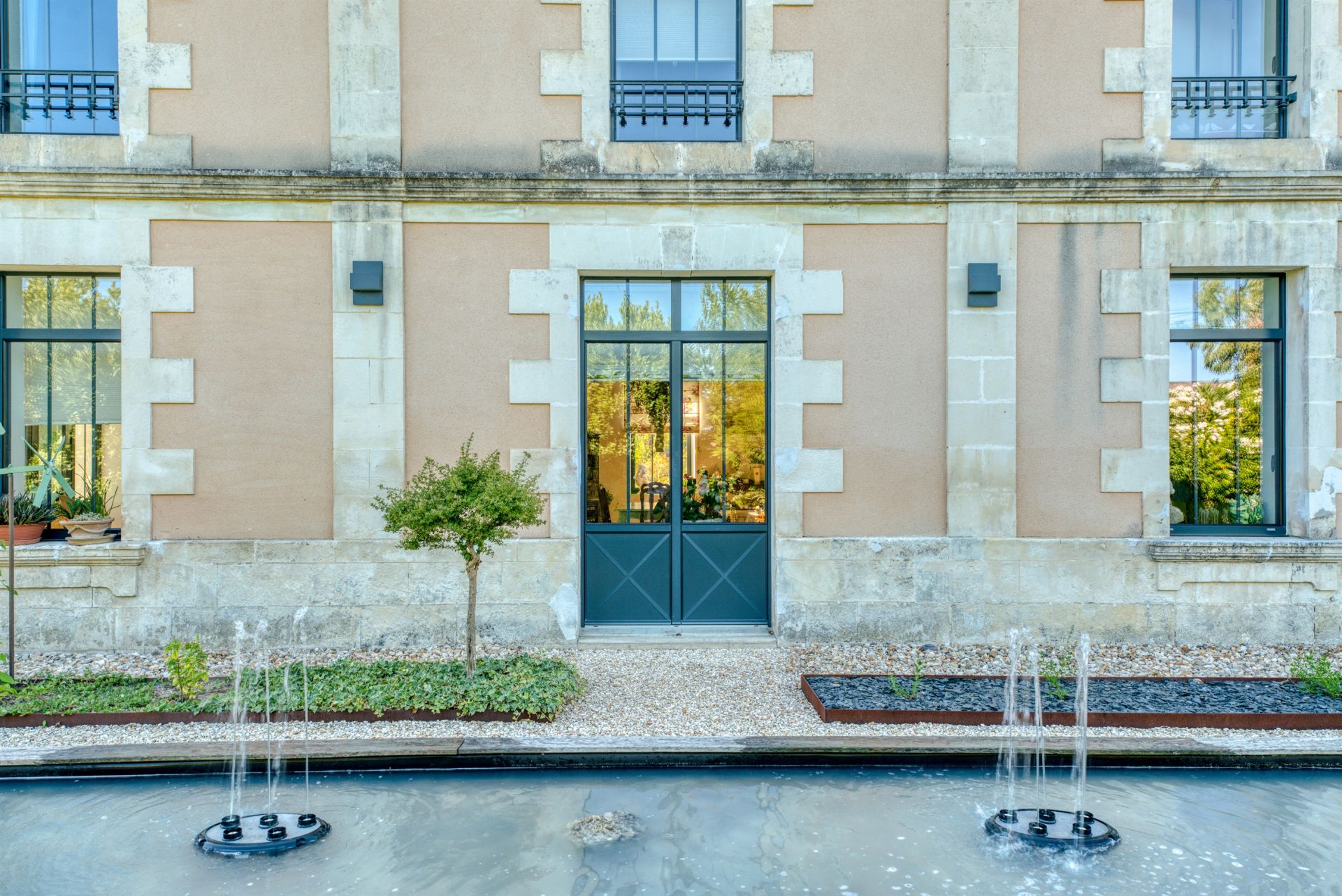 mansion 11 Rooms for sale on BRIE SOUS MORTAGNE (17120)