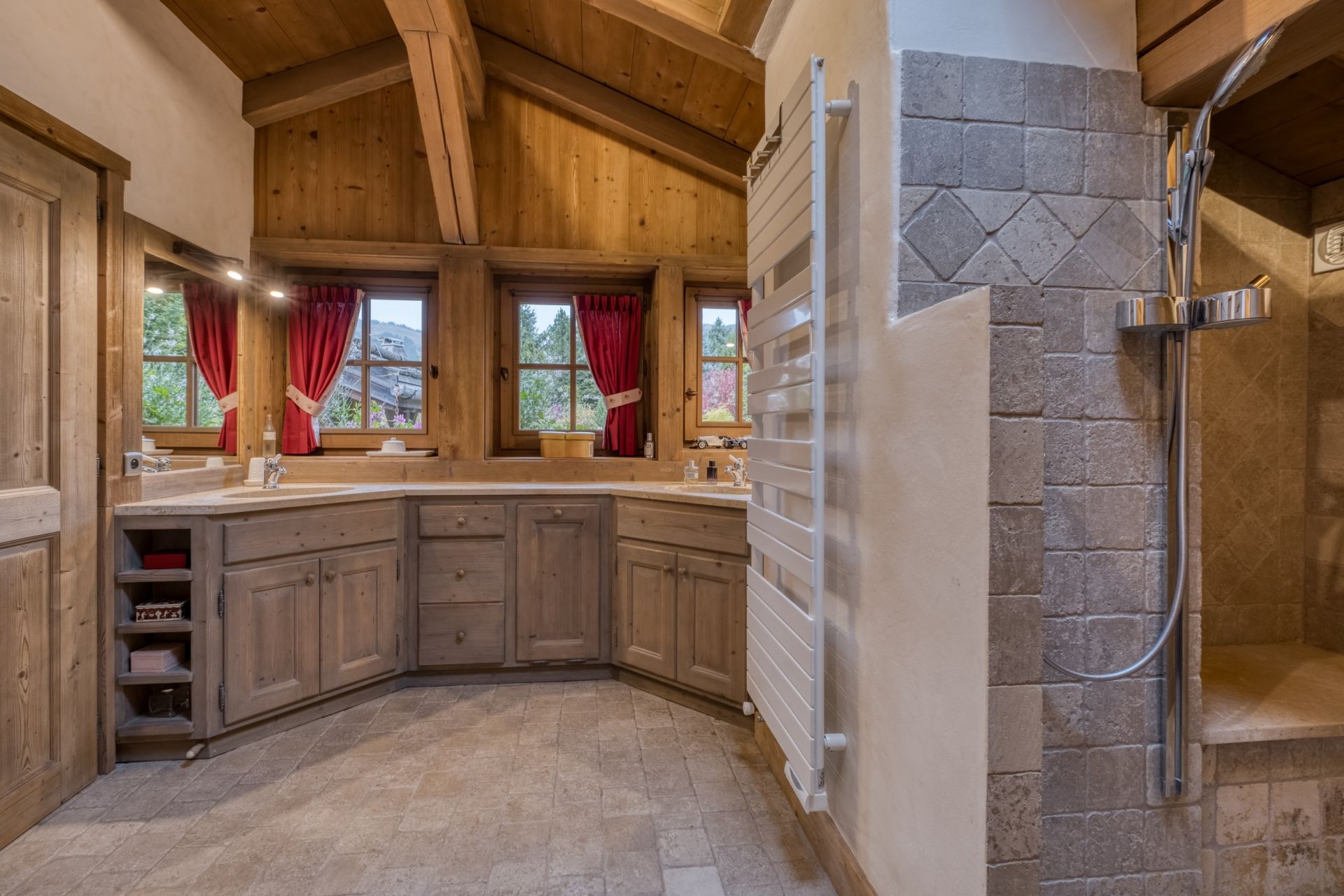 luxury chalet 8 Rooms for seasonal rent on MEGEVE (74120)