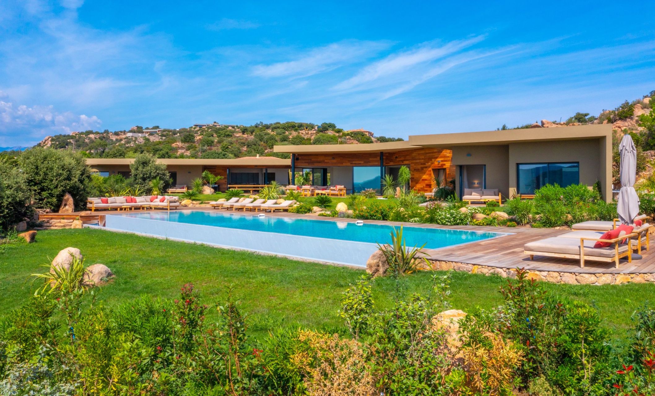 villa de luxe 8 Pièces en location saisonnière sur PORTO VECCHIO (20137)