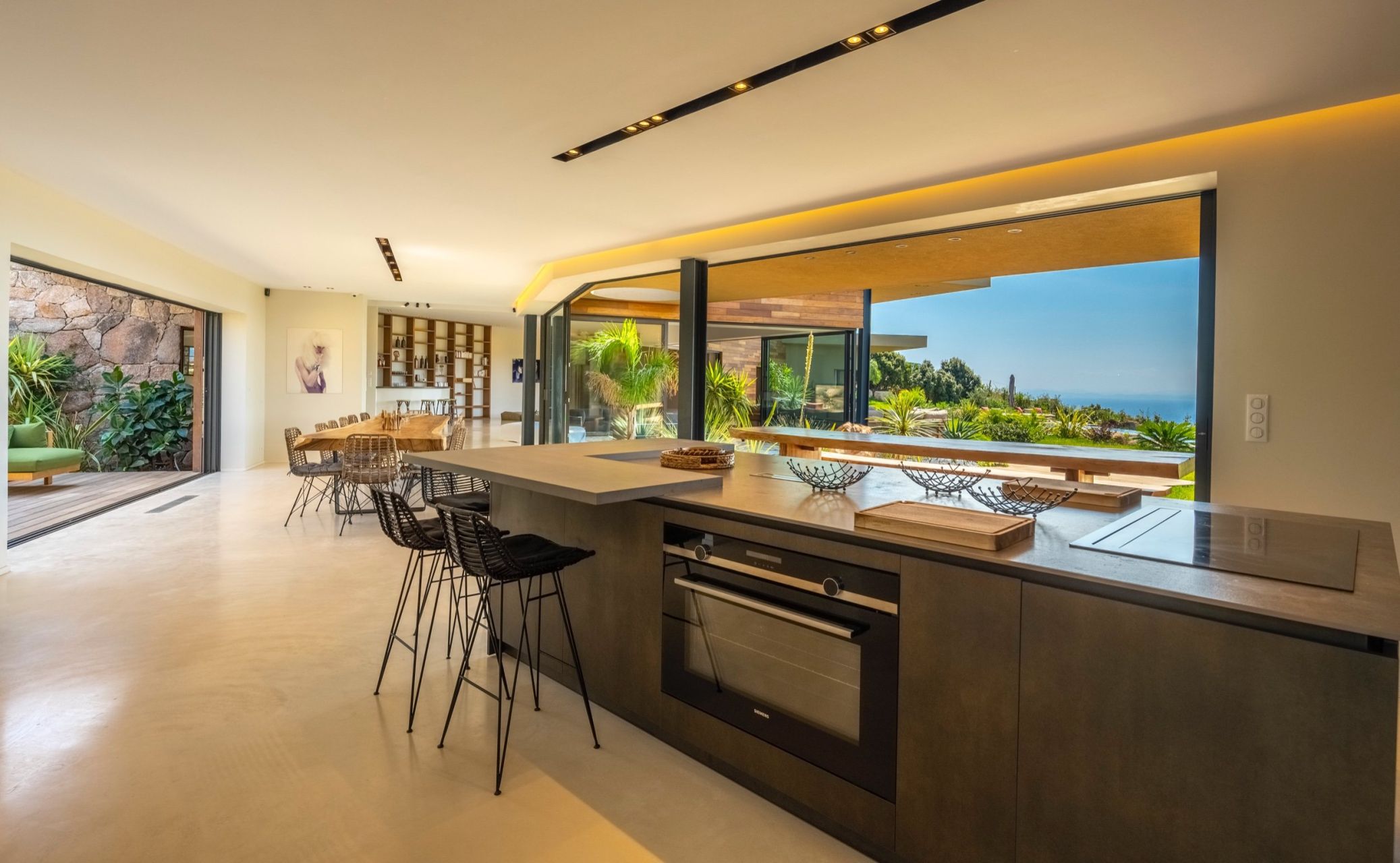 villa de luxe 8 Pièces en location saisonnière sur PORTO VECCHIO (20137)