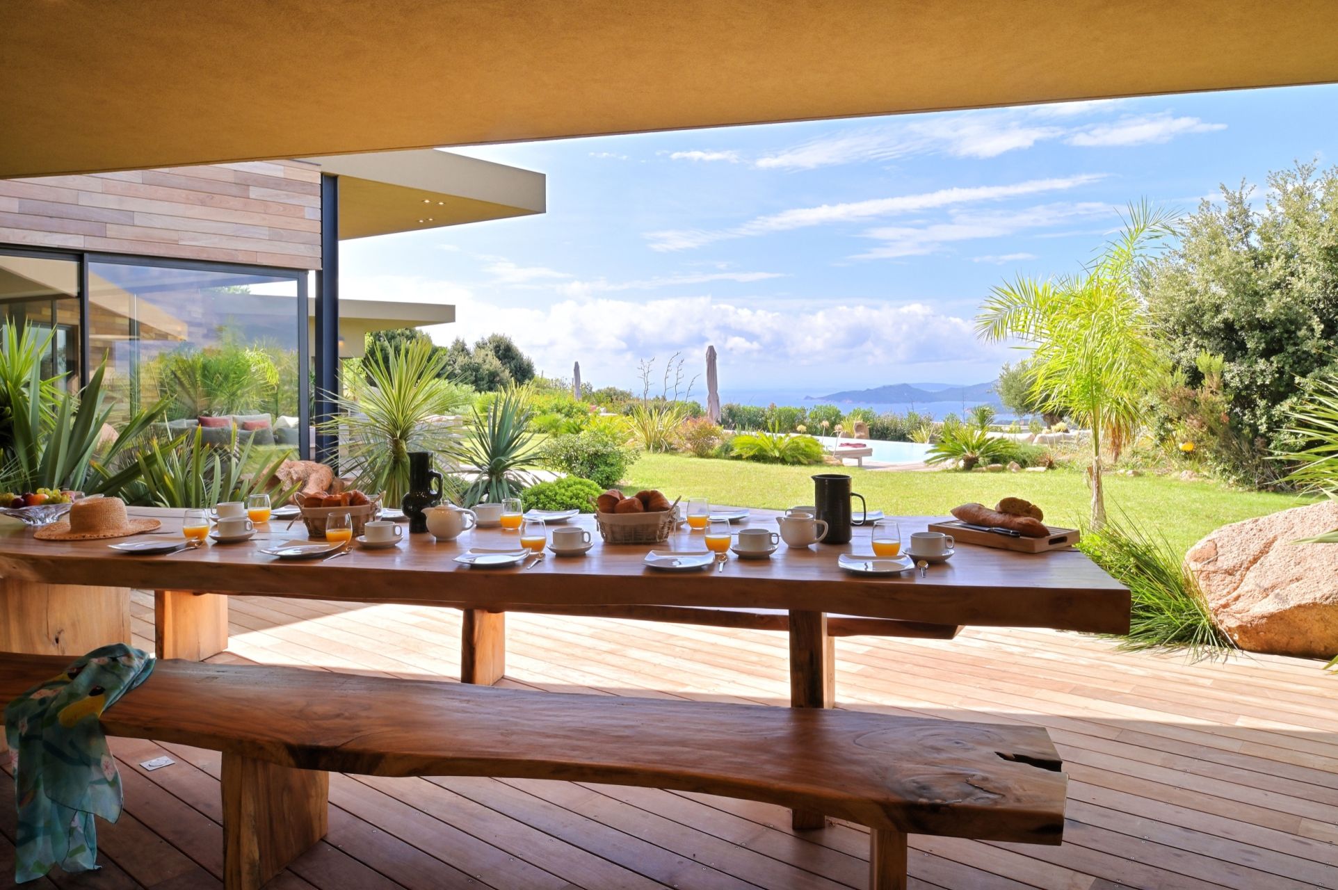 villa de luxe 8 Pièces en location saisonnière sur PORTO VECCHIO (20137)