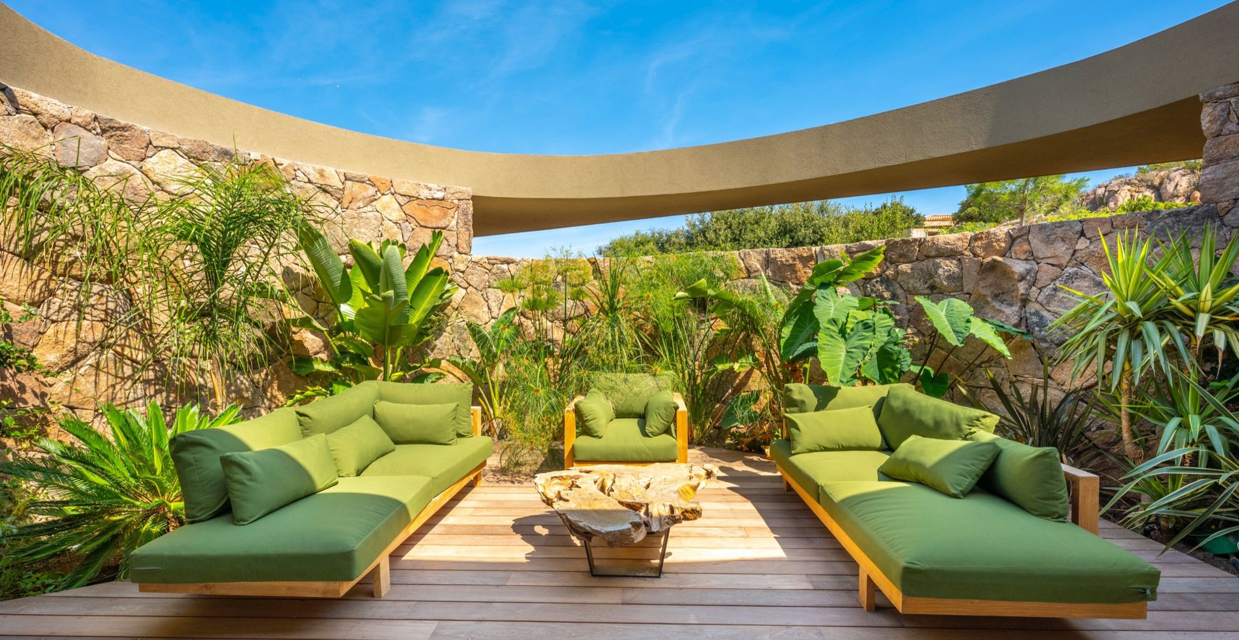 villa de luxe 8 Pièces en location saisonnière sur PORTO VECCHIO (20137)