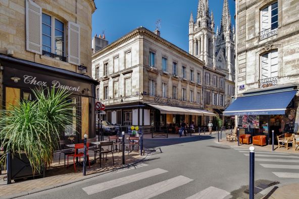 luxury apartment 4 Rooms for sale on BORDEAUX (33000)