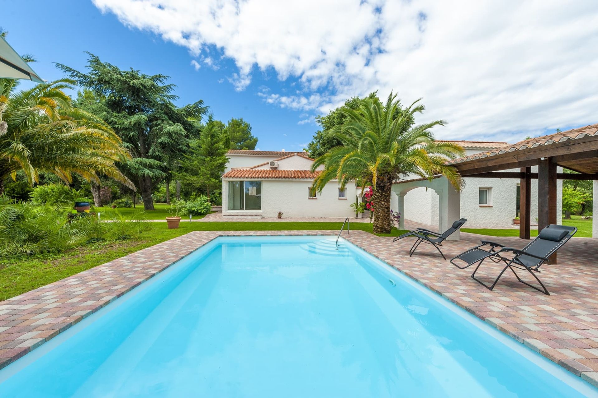 luxury house 8 Rooms for sale on SOREDE (66690)