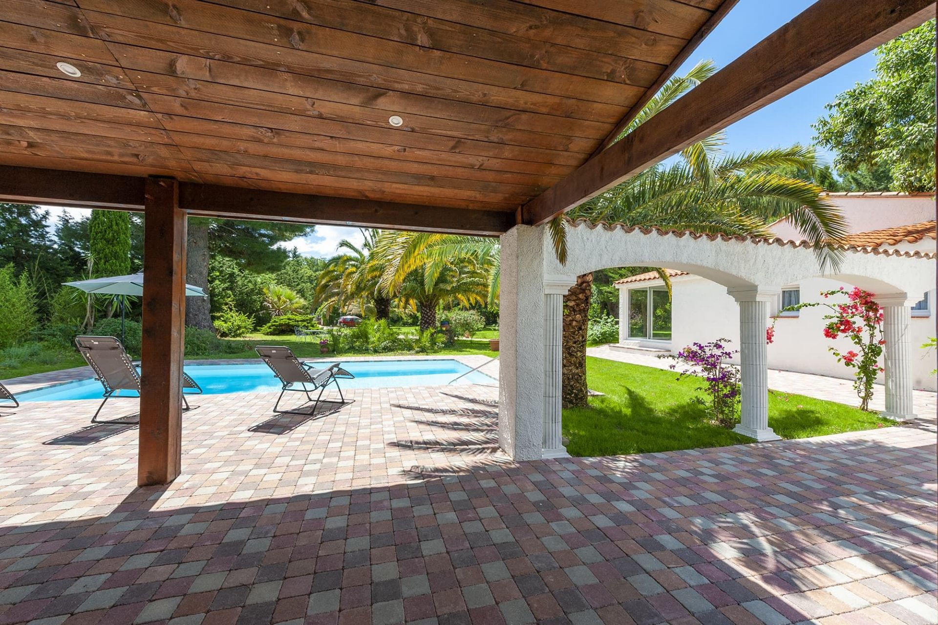 luxury house 8 Rooms for sale on SOREDE (66690)