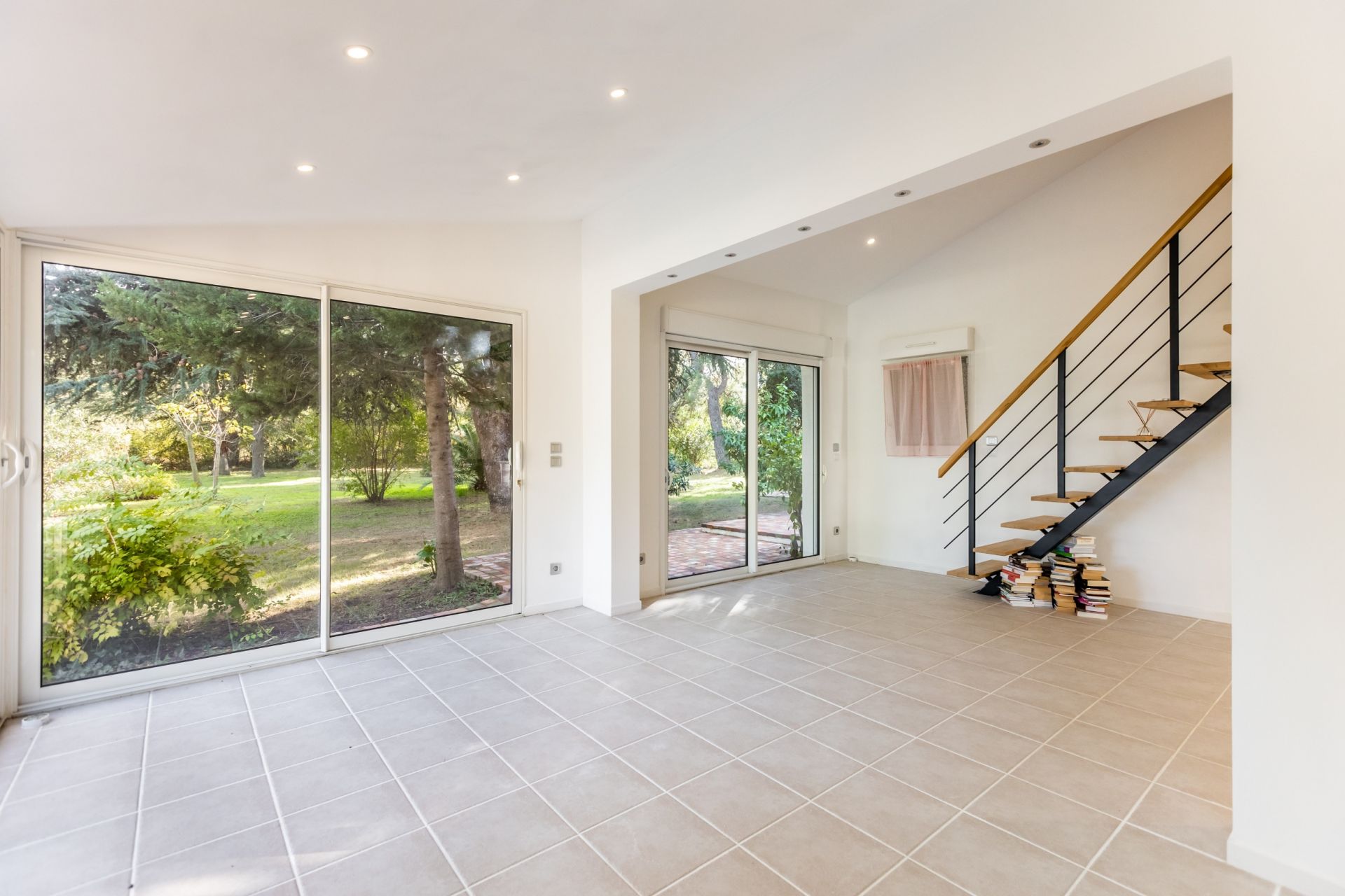 luxury house 8 Rooms for sale on SOREDE (66690)