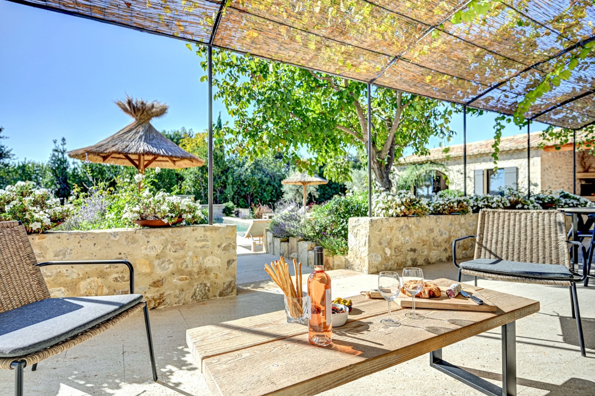 mas 6 Rooms for seasonal rent on MAUSSANE LES ALPILLES (13520)