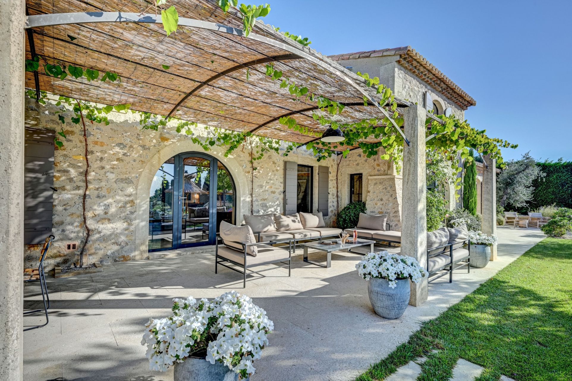 mas 6 Rooms for seasonal rent on MAUSSANE LES ALPILLES (13520)