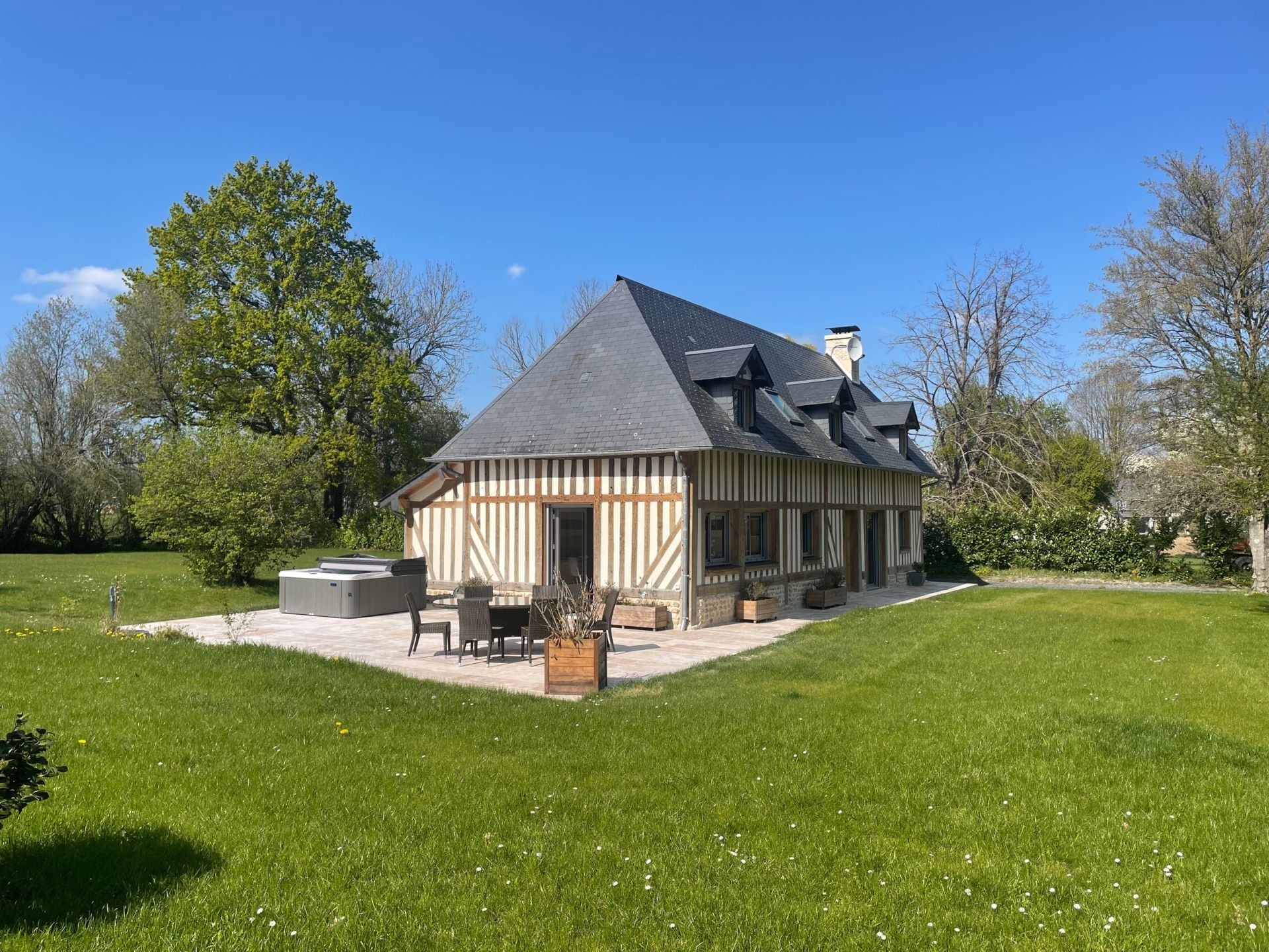 maison de luxe 5 Pièces en location saisonnière sur TOURGEVILLE (14800)