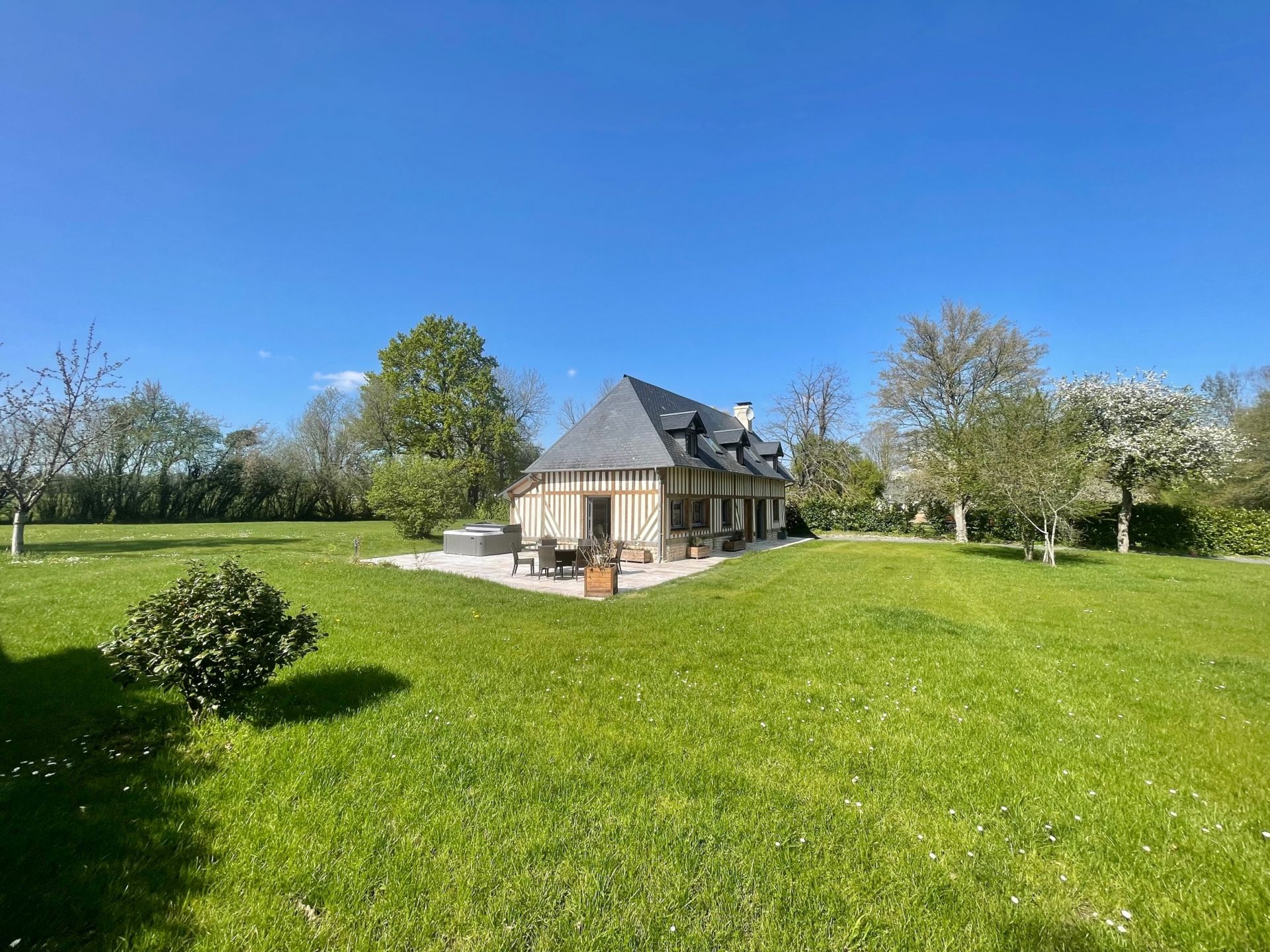 maison de luxe 5 Pièces en location saisonnière sur TOURGEVILLE (14800)