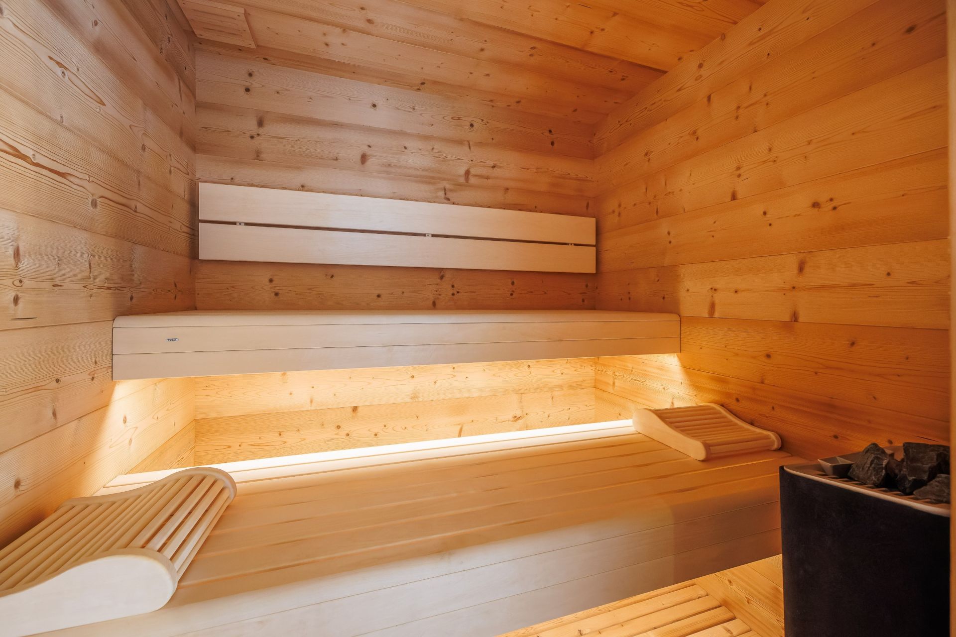 luxury chalet 10 Rooms for seasonal rent on MERIBEL LES ALLUES (73550)