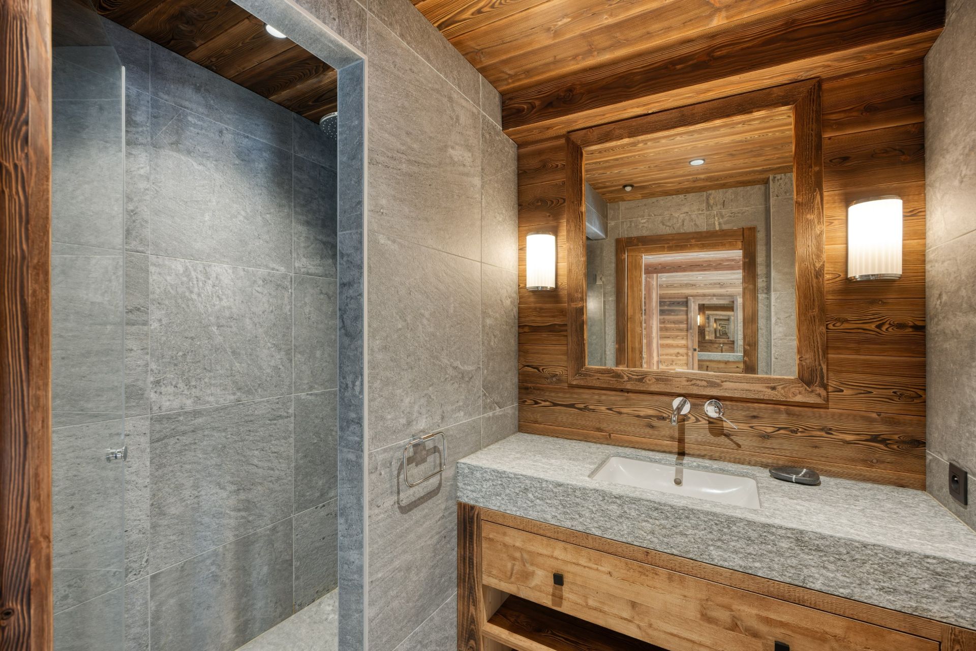 luxury chalet 10 Rooms for seasonal rent on MERIBEL LES ALLUES (73550)