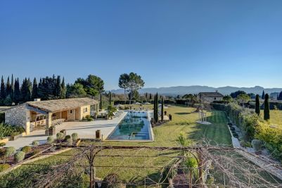 Rental Luxury house Saint-Rémy-de-Provence 8 Rooms 450 m²