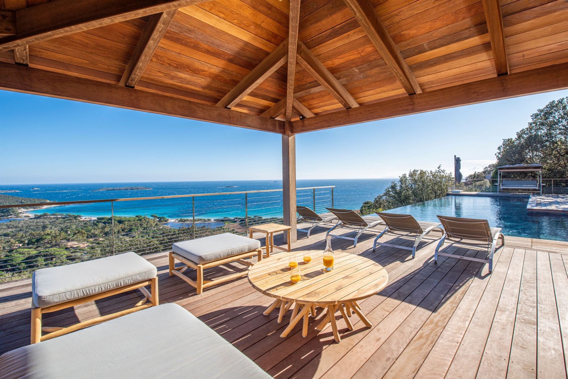 luxury villa 9 Rooms for seasonal rent on PORTO VECCHIO (20137)