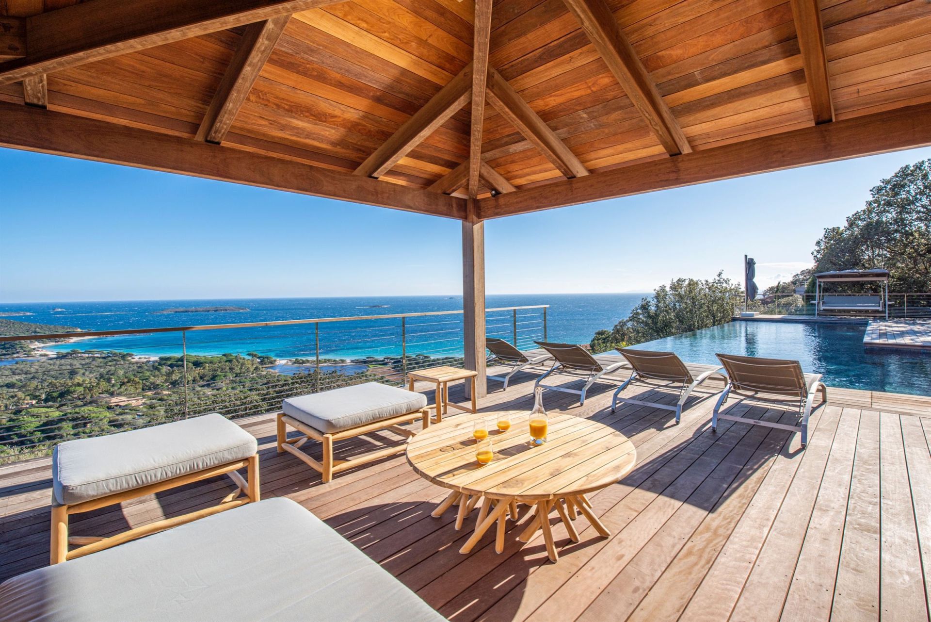 villa de luxe 9 Pièces en location saisonnière sur PORTO VECCHIO (20137)