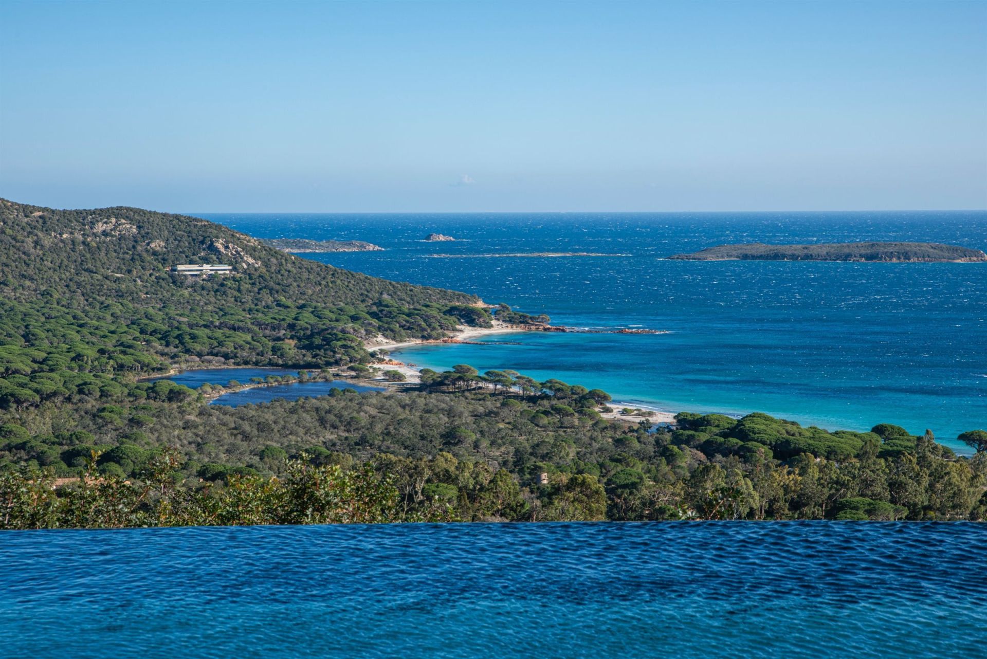 villa de luxe 9 Pièces en location saisonnière sur PORTO VECCHIO (20137)