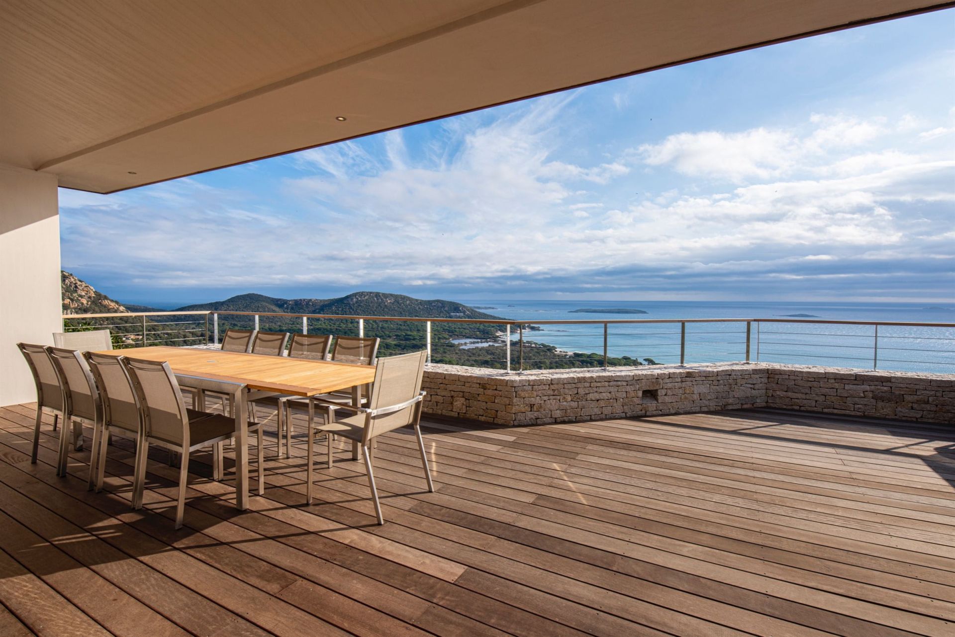 villa de luxe 9 Pièces en location saisonnière sur PORTO VECCHIO (20137)