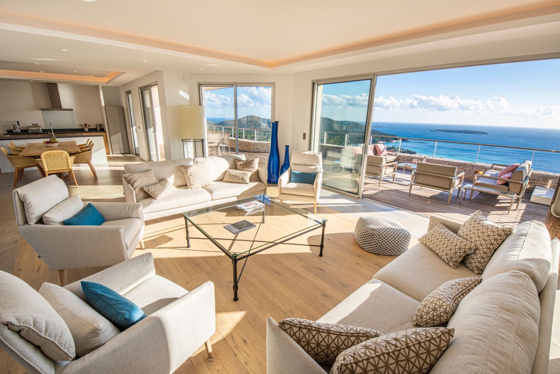 villa de luxe 9 Pièces en location saisonnière sur PORTO VECCHIO (20137)