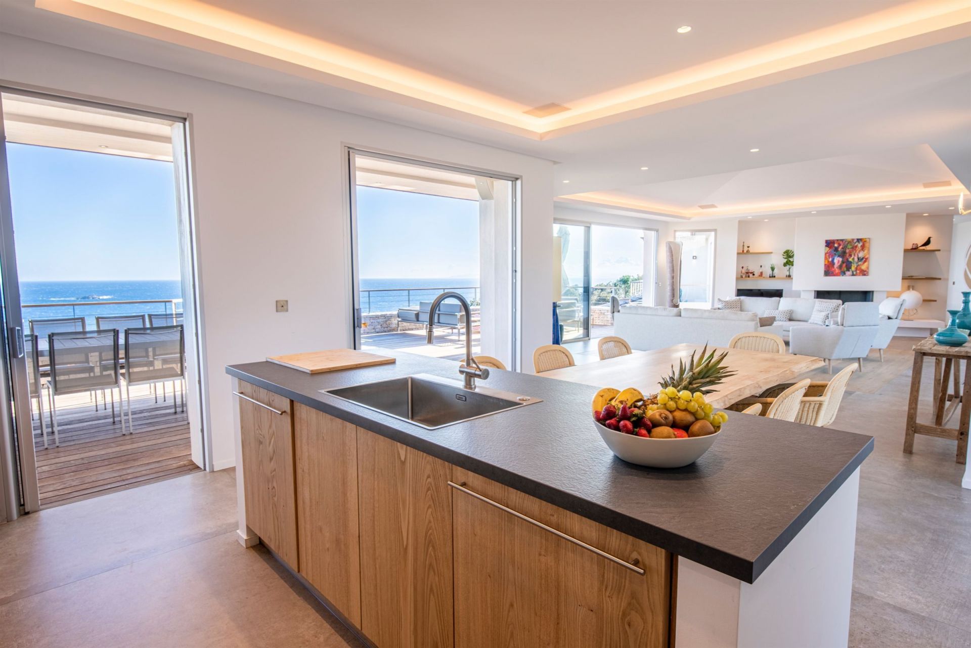 luxury villa 9 Rooms for seasonal rent on PORTO VECCHIO (20137)