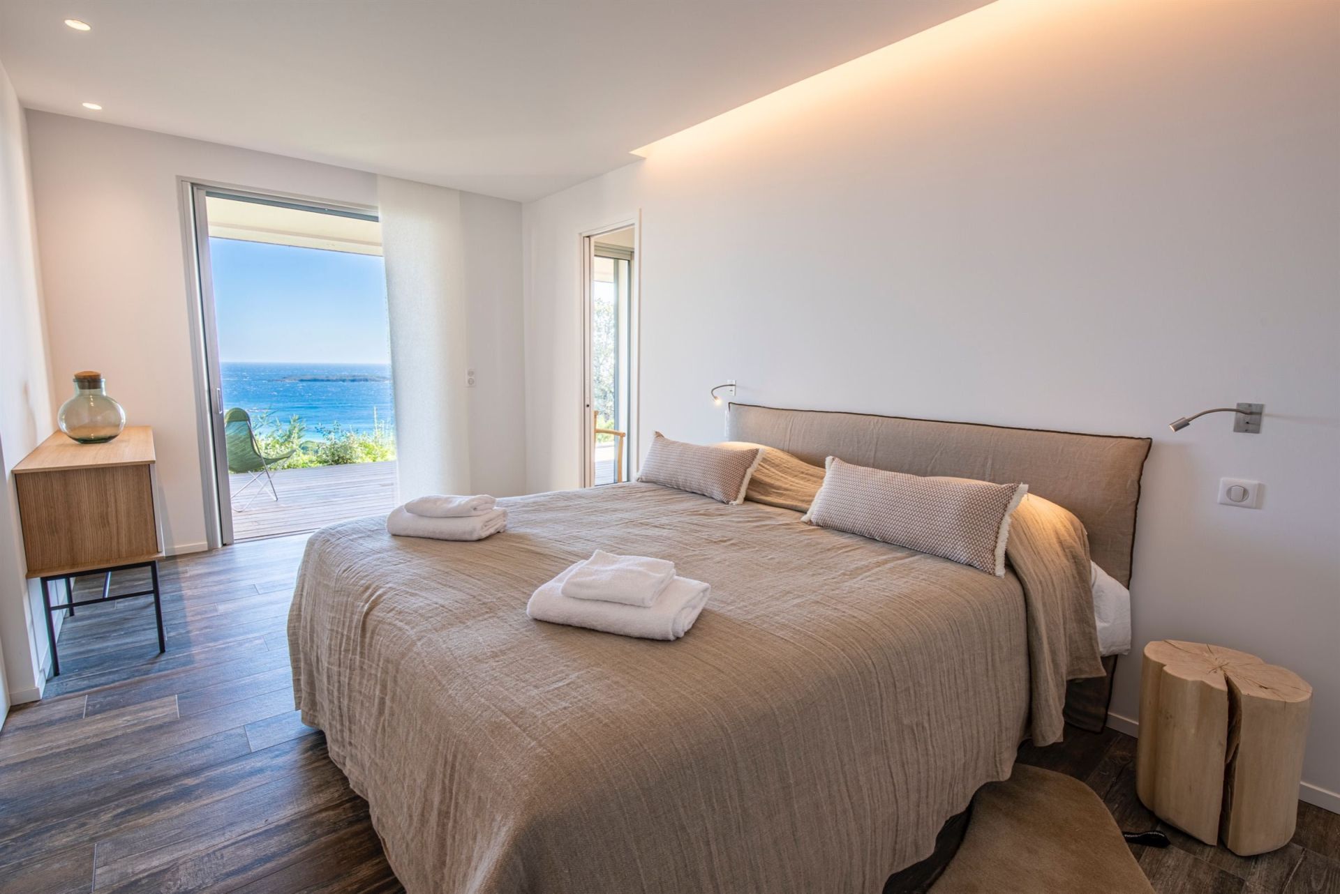 villa de luxe 9 Pièces en location saisonnière sur PORTO VECCHIO (20137)