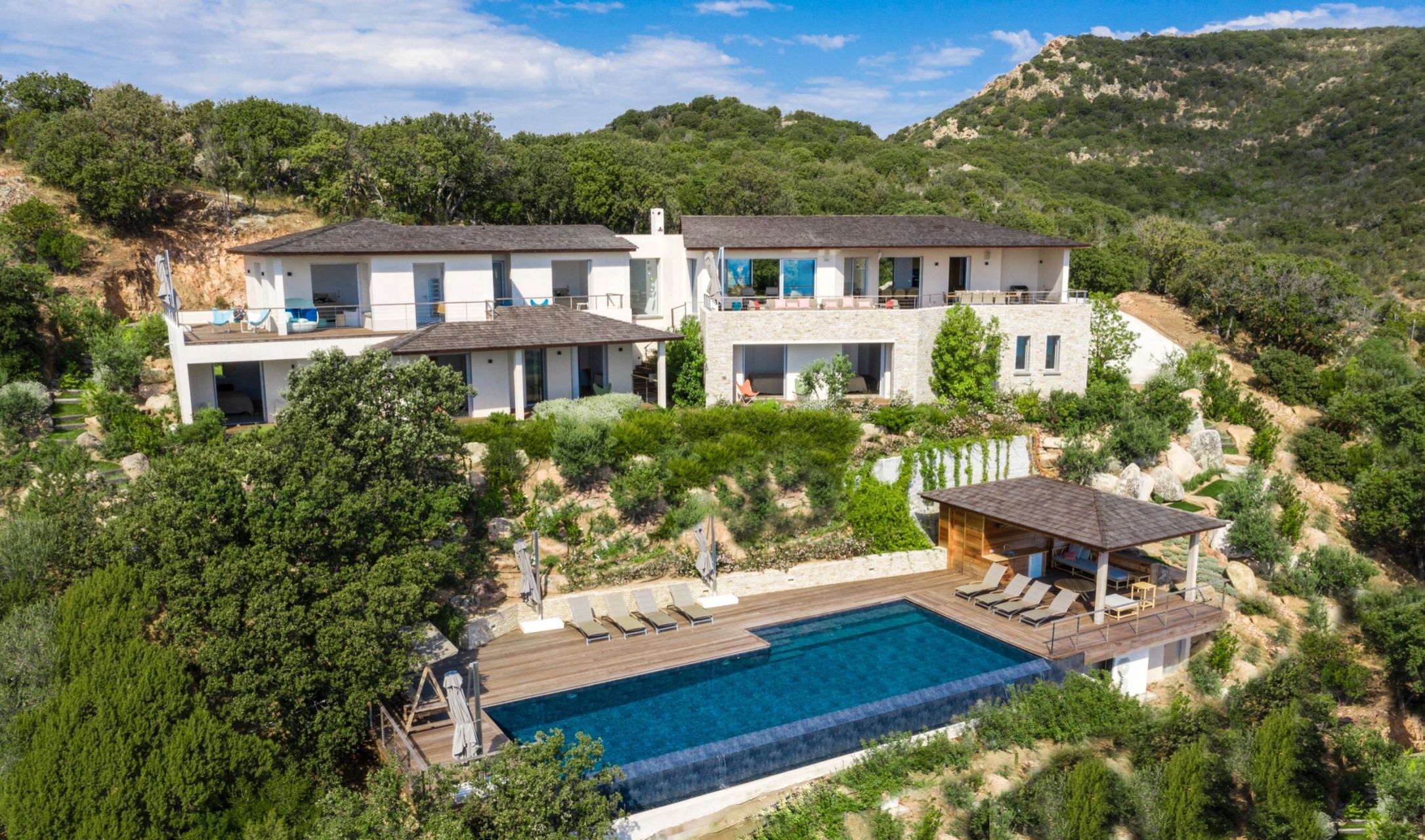 villa de luxe 9 Pièces en location saisonnière sur PORTO VECCHIO (20137)