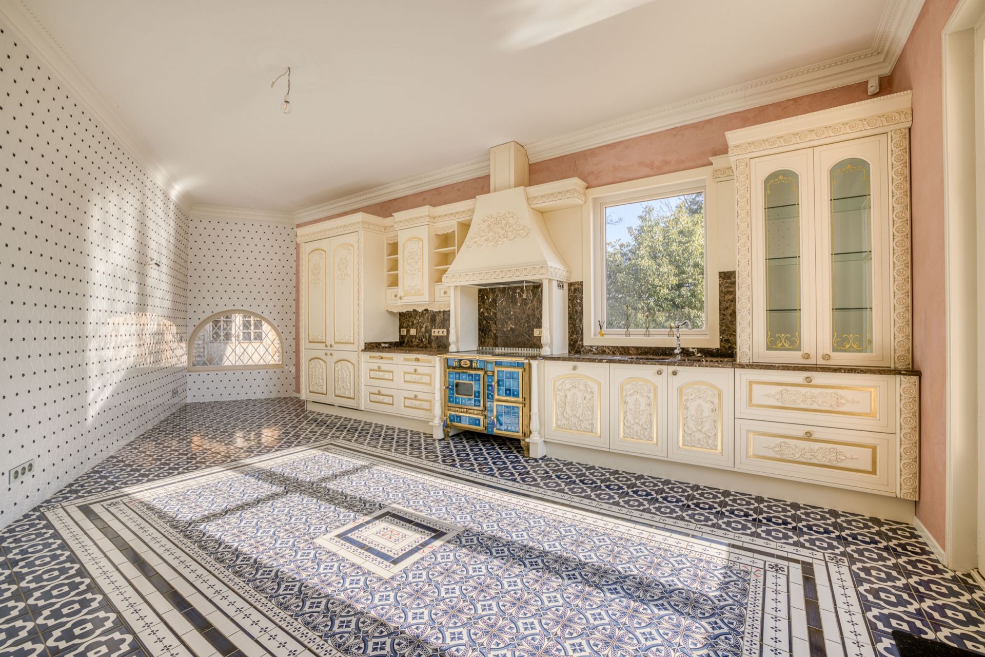 architect's house 20 Rooms for sale on GEX (01170)